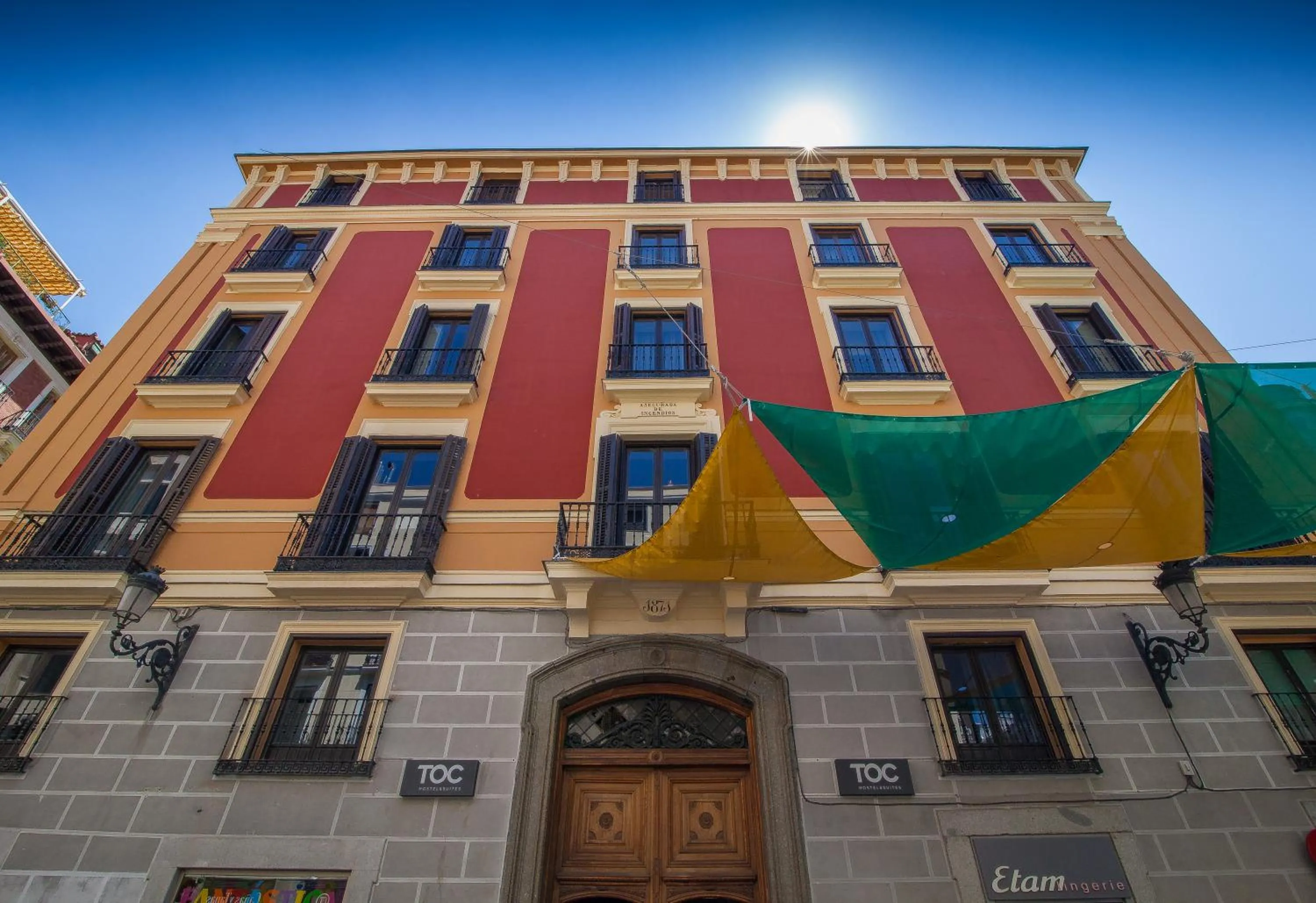 Facade/entrance in Toc Hostel Madrid