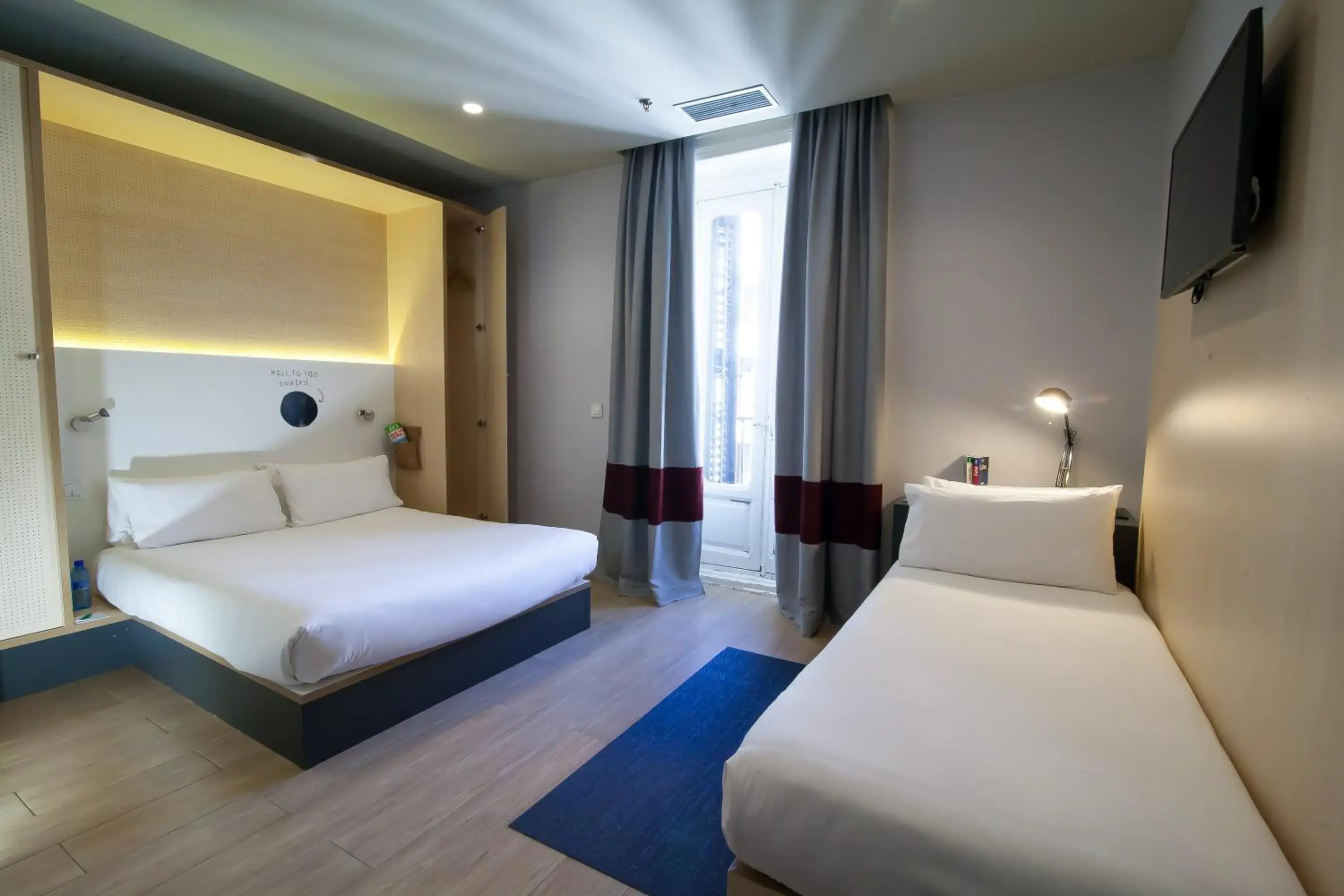 Triple Room in Toc Hostel Madrid Triple Room in Toc Hostel Madrid