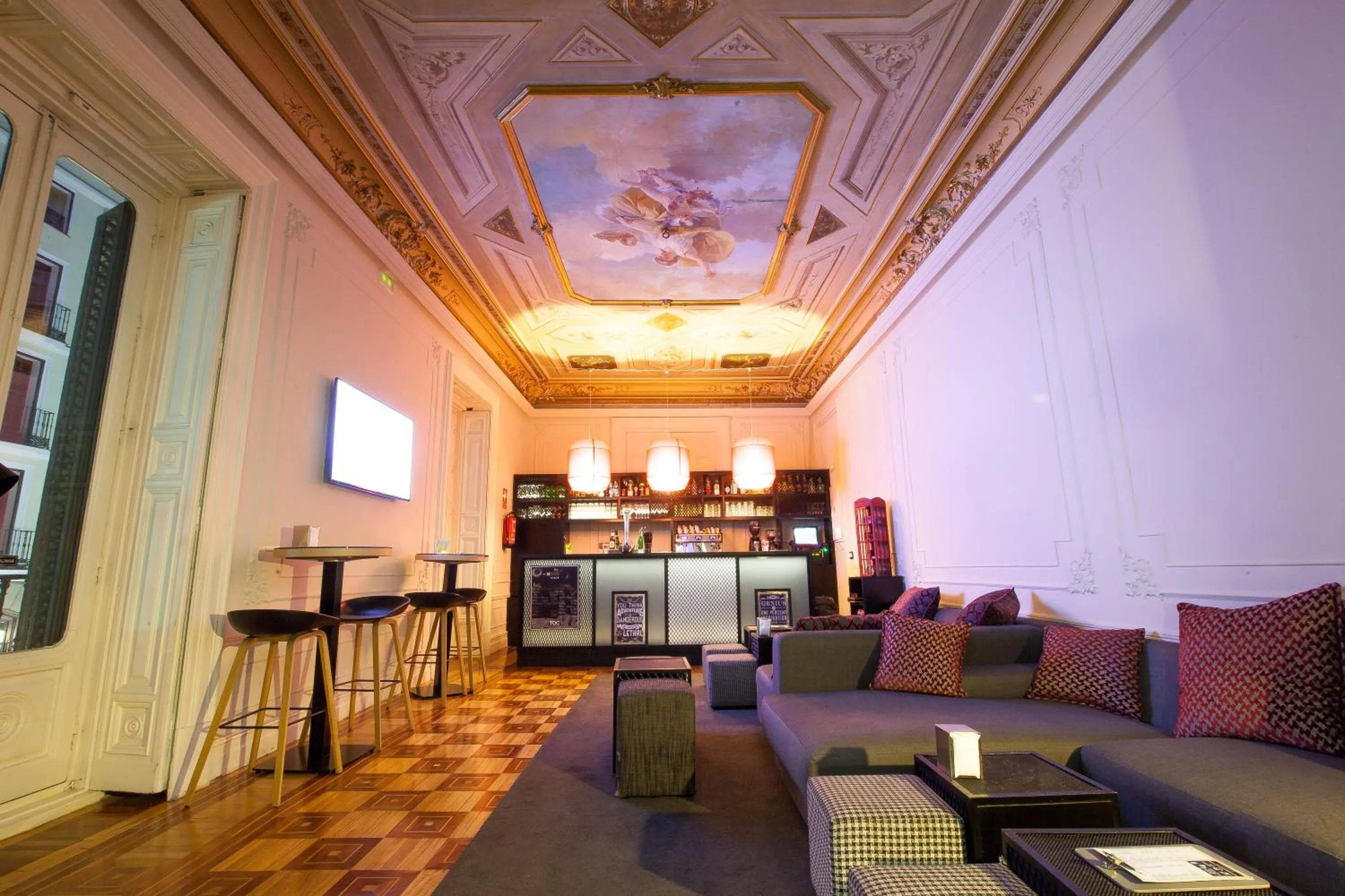 Communal lounge/ TV room in Toc Hostel Madrid