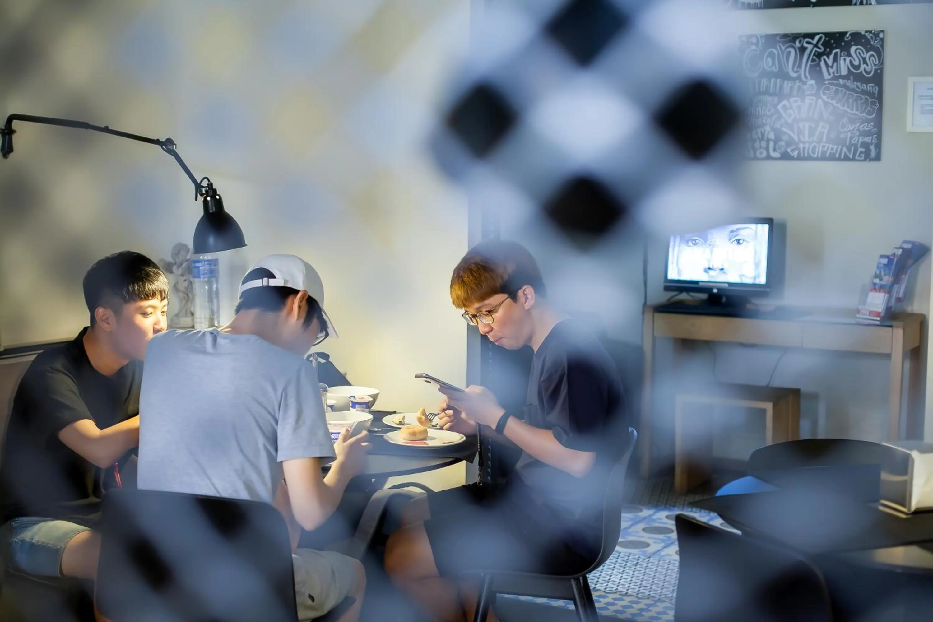 Communal lounge/ TV room in Toc Hostel Madrid