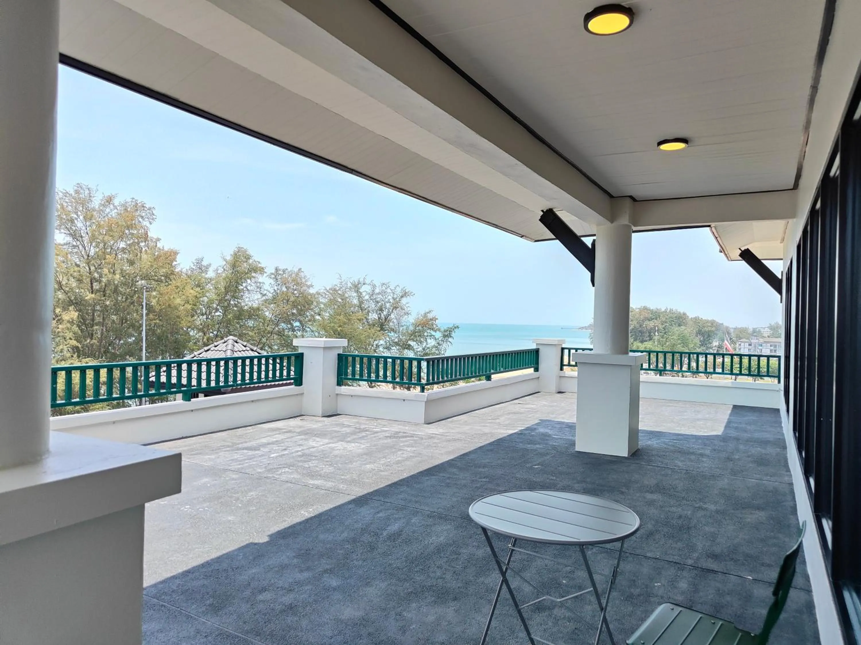 Solis Beach Hotel Rajamangala