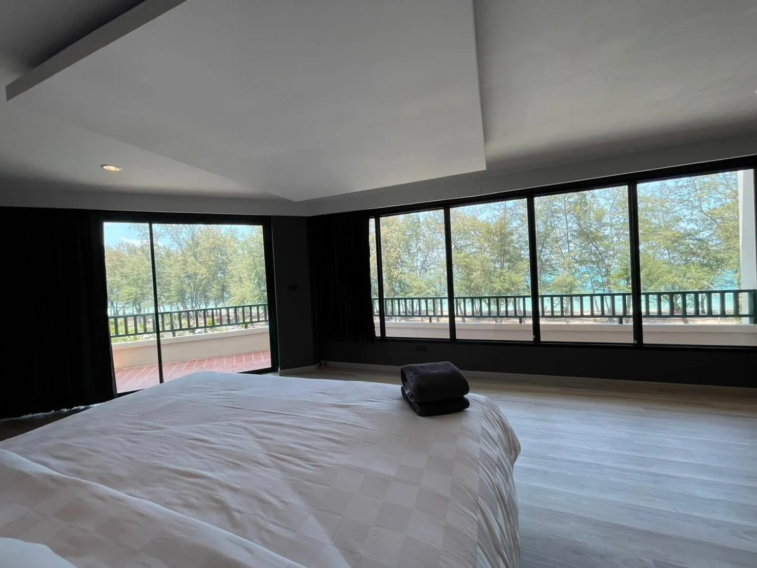 Bed in Solis Beach Hotel Rajamangala