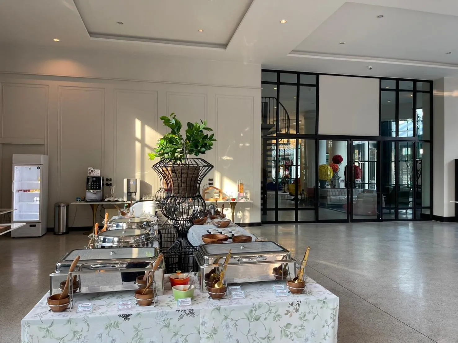 Restaurant/places to eat in Solis Beach Hotel Rajamangala