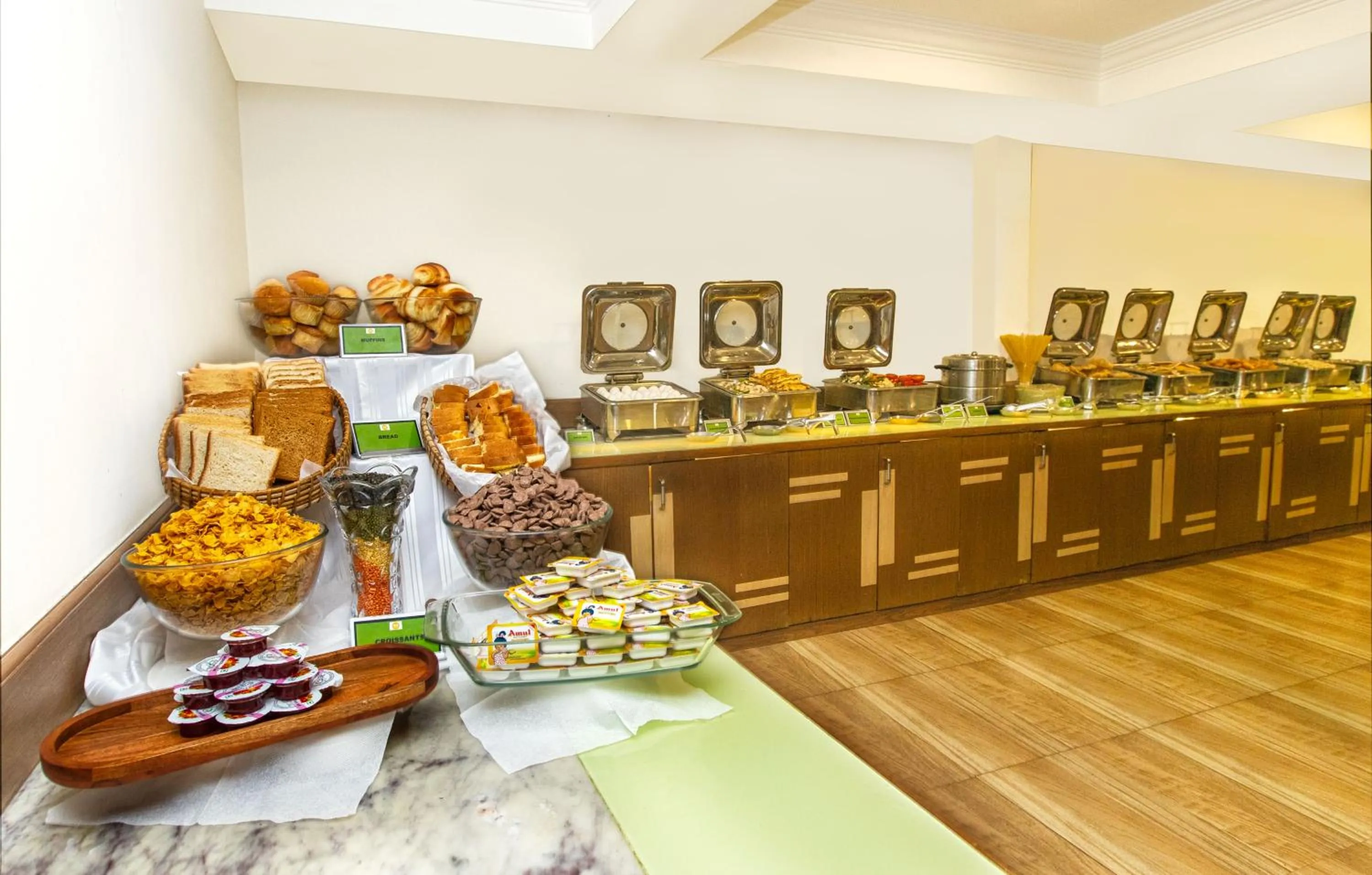 Restaurant/places to eat in Monarch Brigade Road