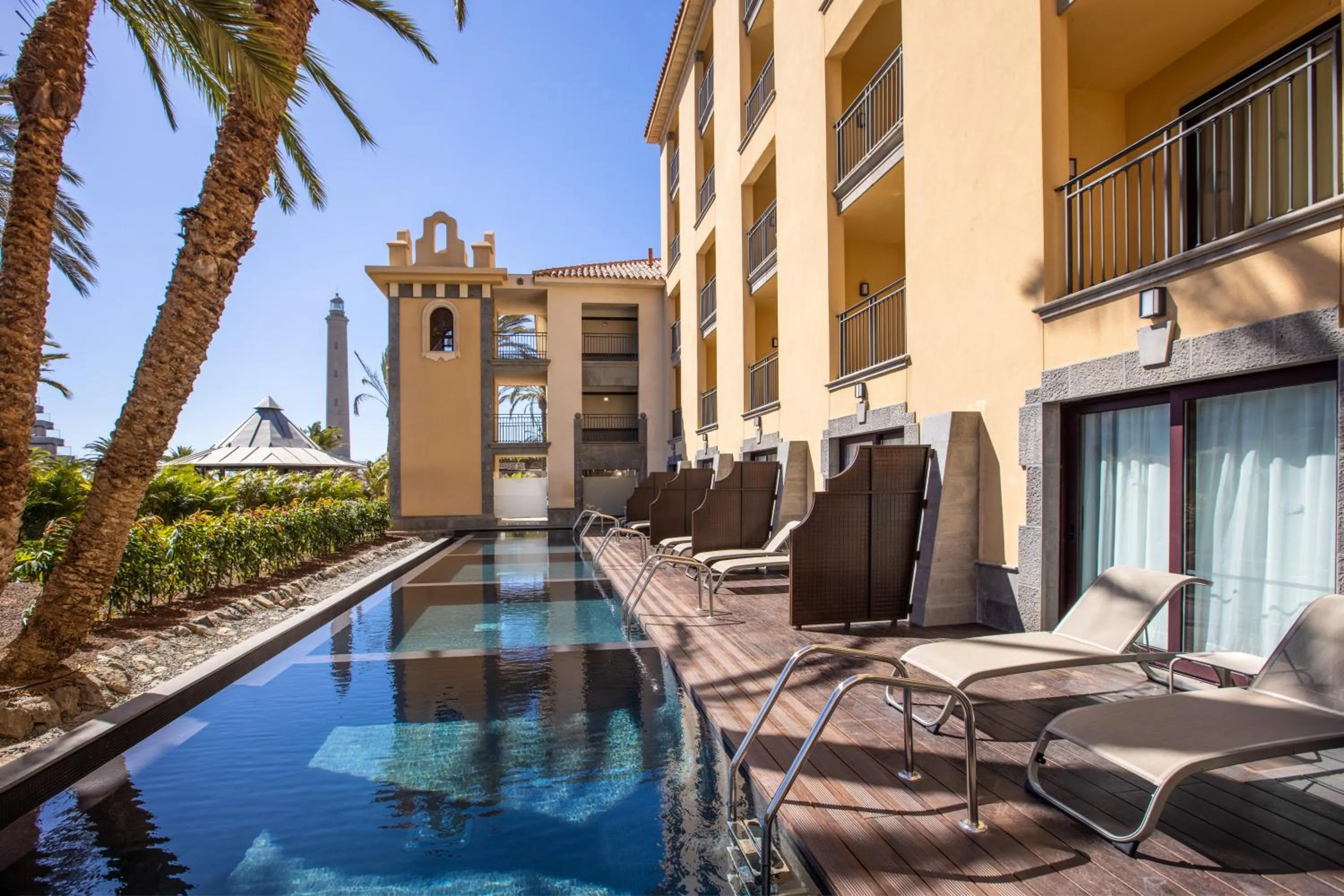 Swimming pool in Unique Club at Lopesan Costa Meloneras Resort
