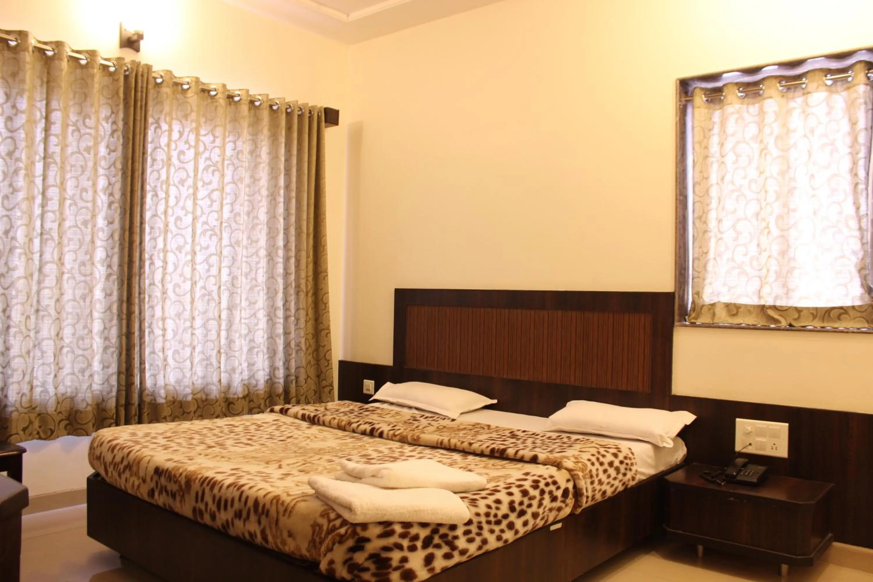 Bed in Hotel Sai Ramanand