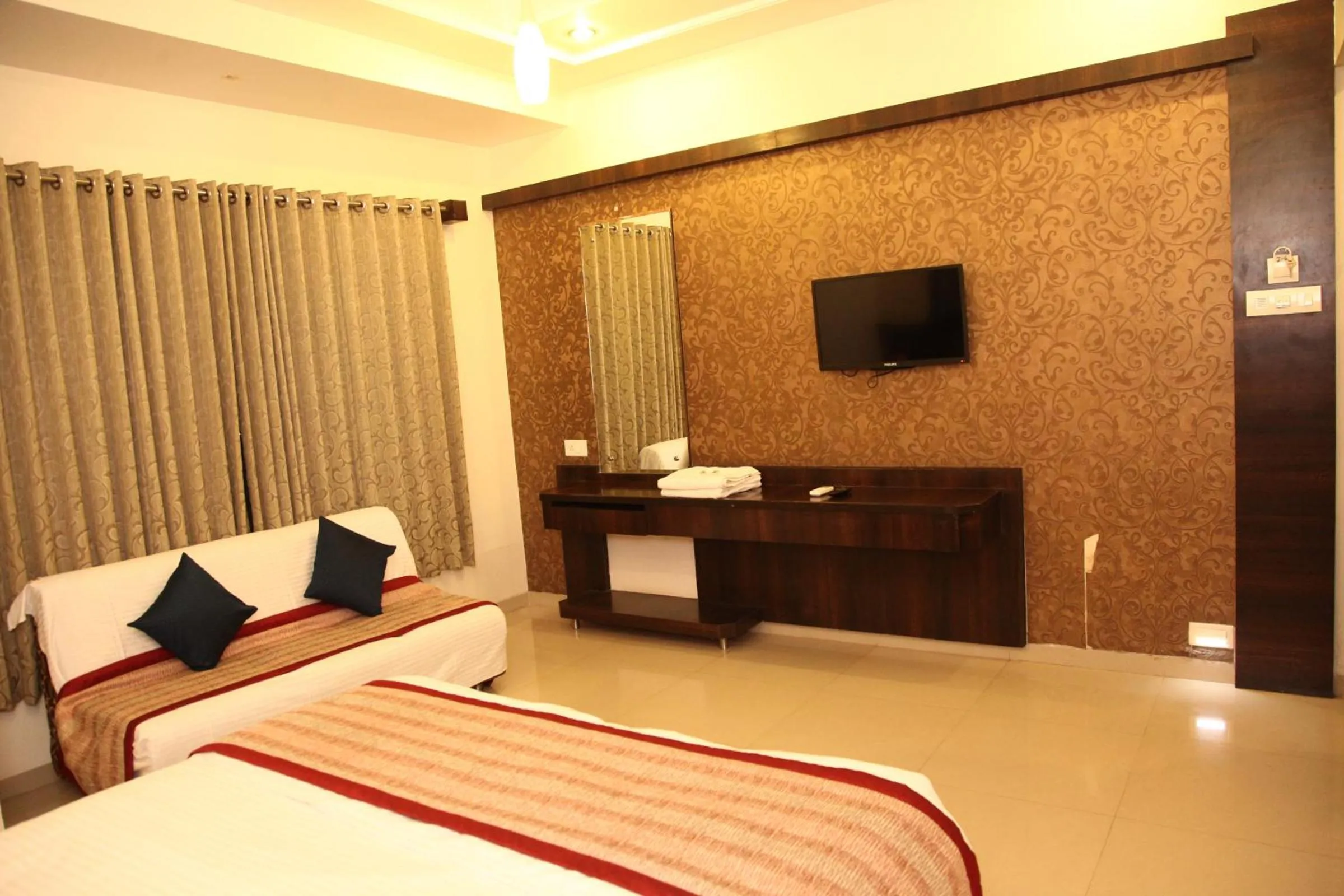 Landmark view, Bed in Hotel Sai Ramanand