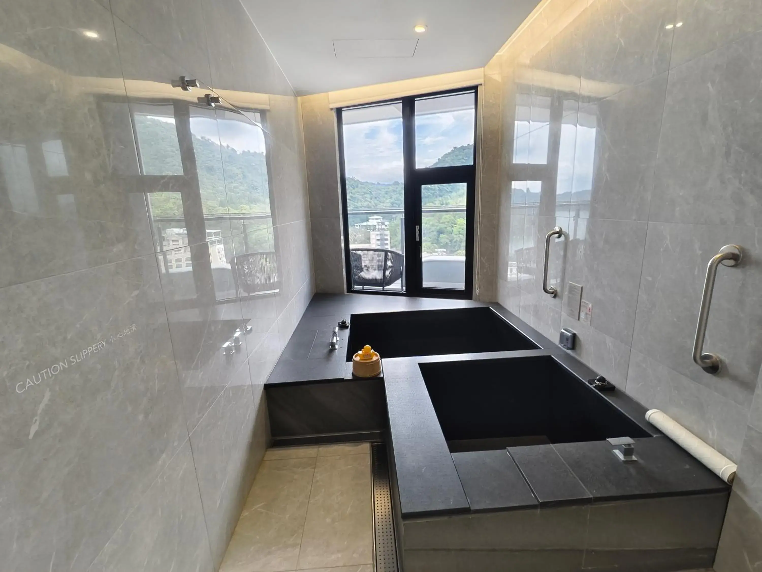 Executive Family Room with Lake View in Wyndham Sun Moon Lake Executive Family Room with Lake View in Wyndham Sun Moon Lake