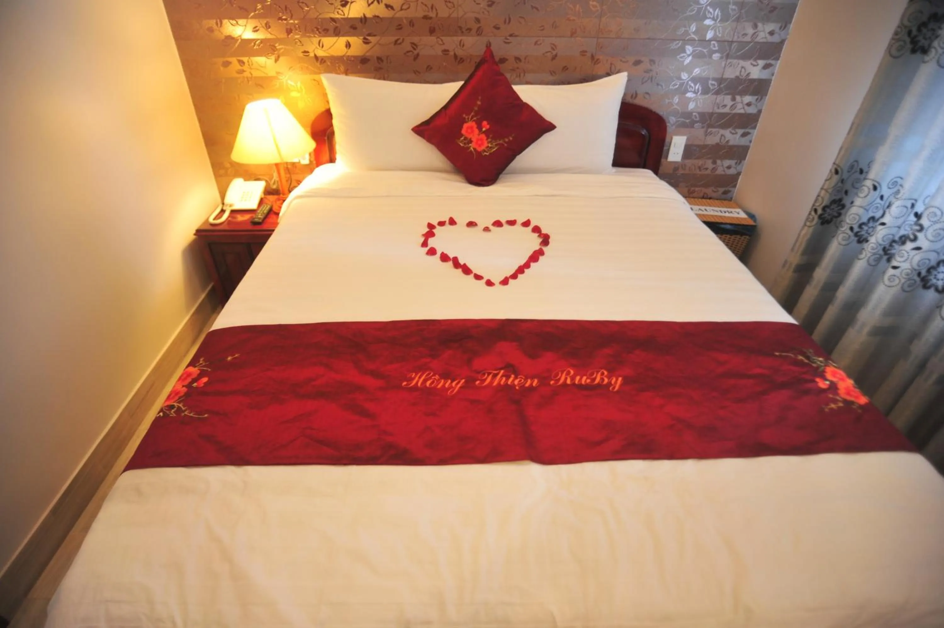 Bedroom, Bed in Hong Thien Ruby Hotel