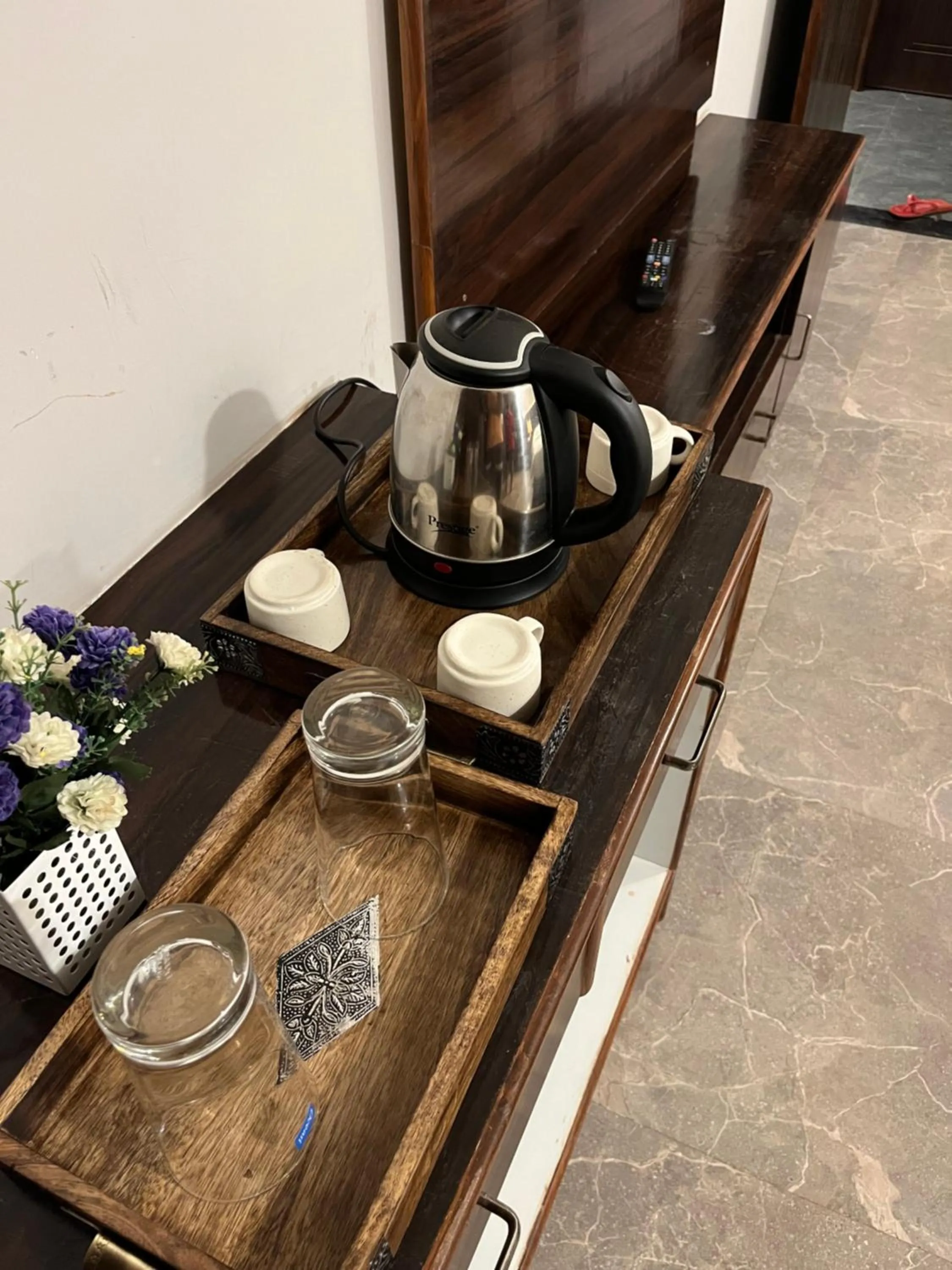 Coffee/tea facilities, Kitchen/Kitchenette in The Terra Hotel North Goa