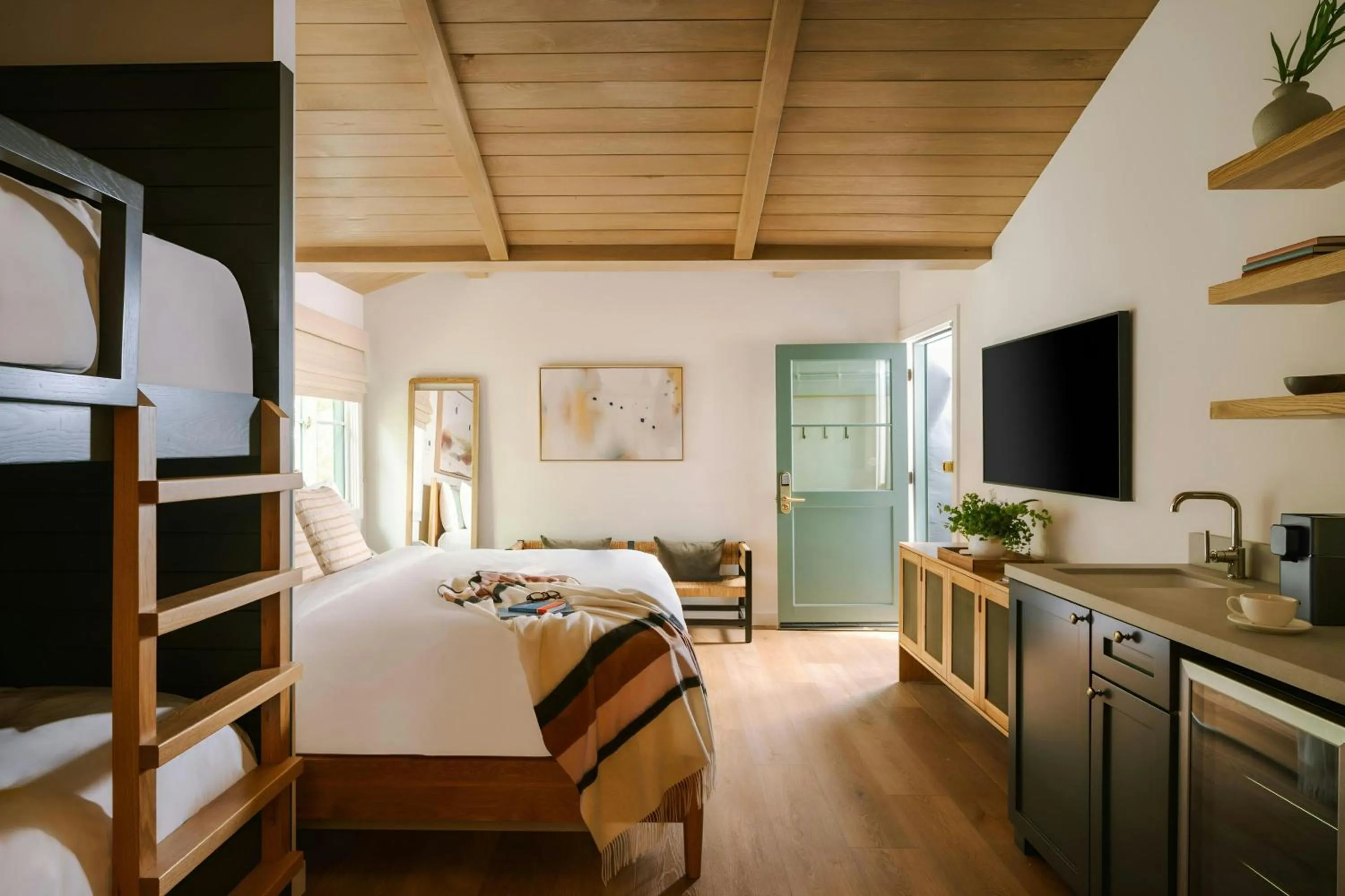 Bedroom, Bed in Woods Cove Hotel Laguna Beach, Sonder by Marriott Bonvoy