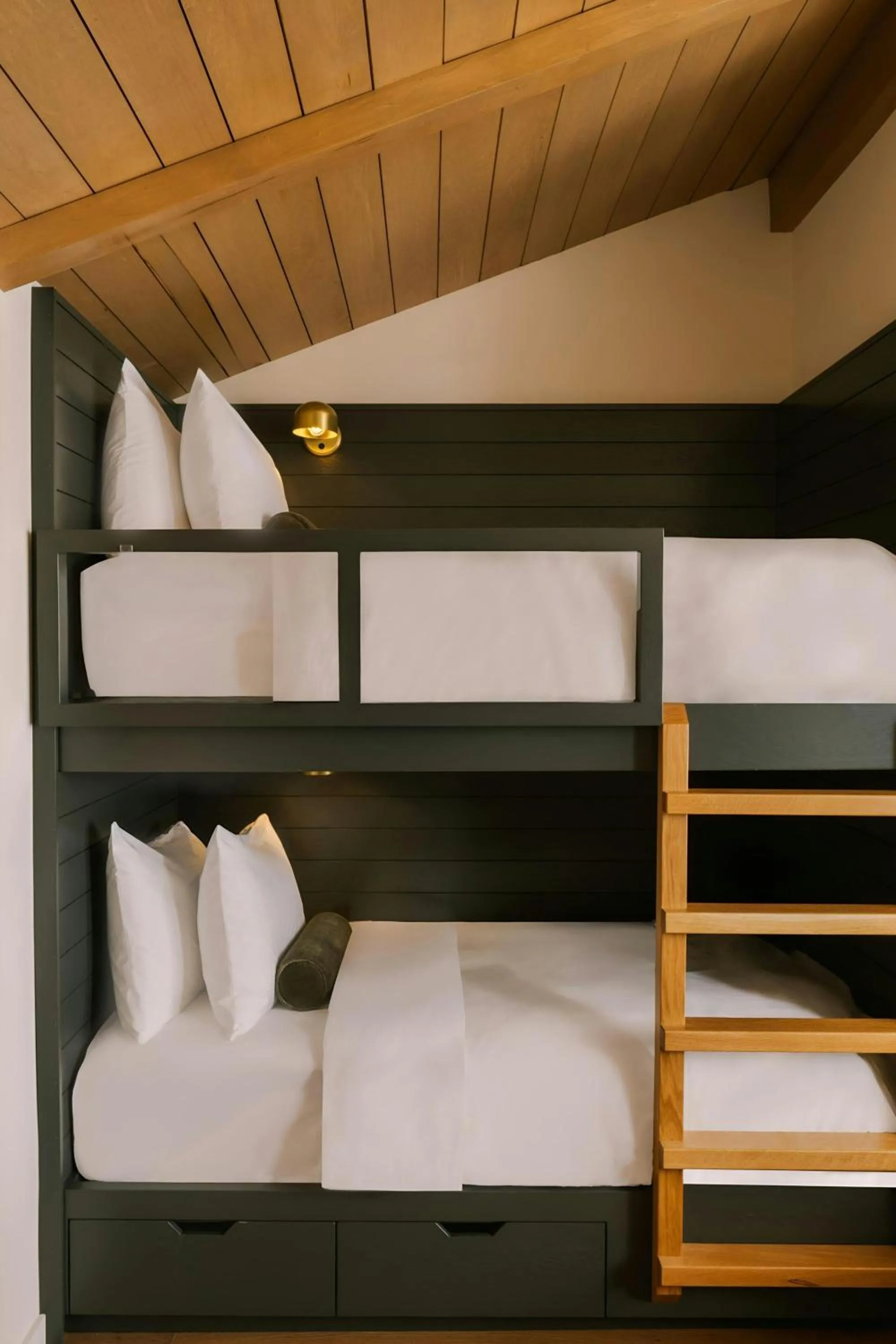 Bedroom, Bed in Woods Cove Hotel Laguna Beach, Sonder by Marriott Bonvoy