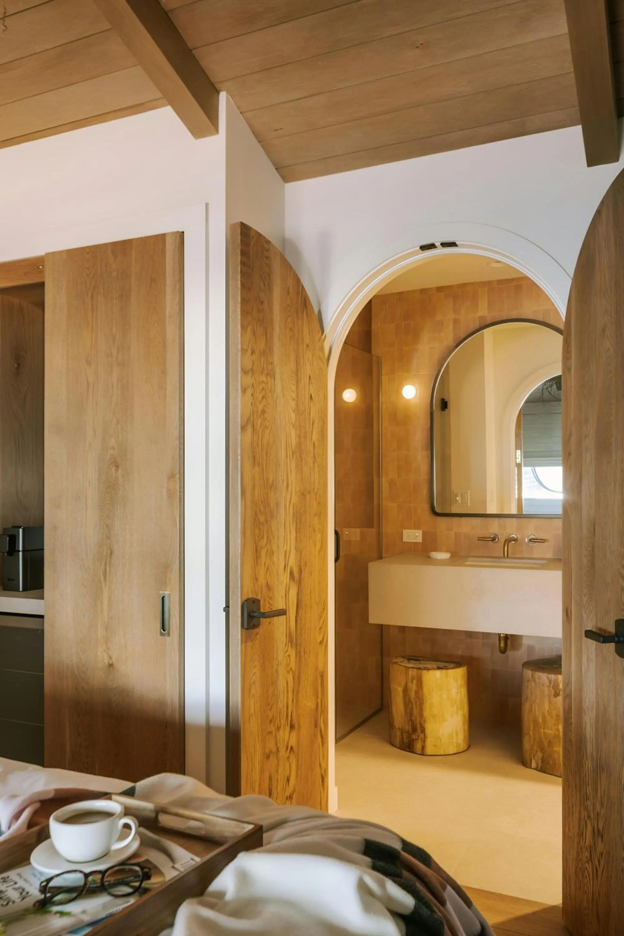 Bedroom, Bed in Woods Cove Hotel Laguna Beach, Sonder by Marriott Bonvoy