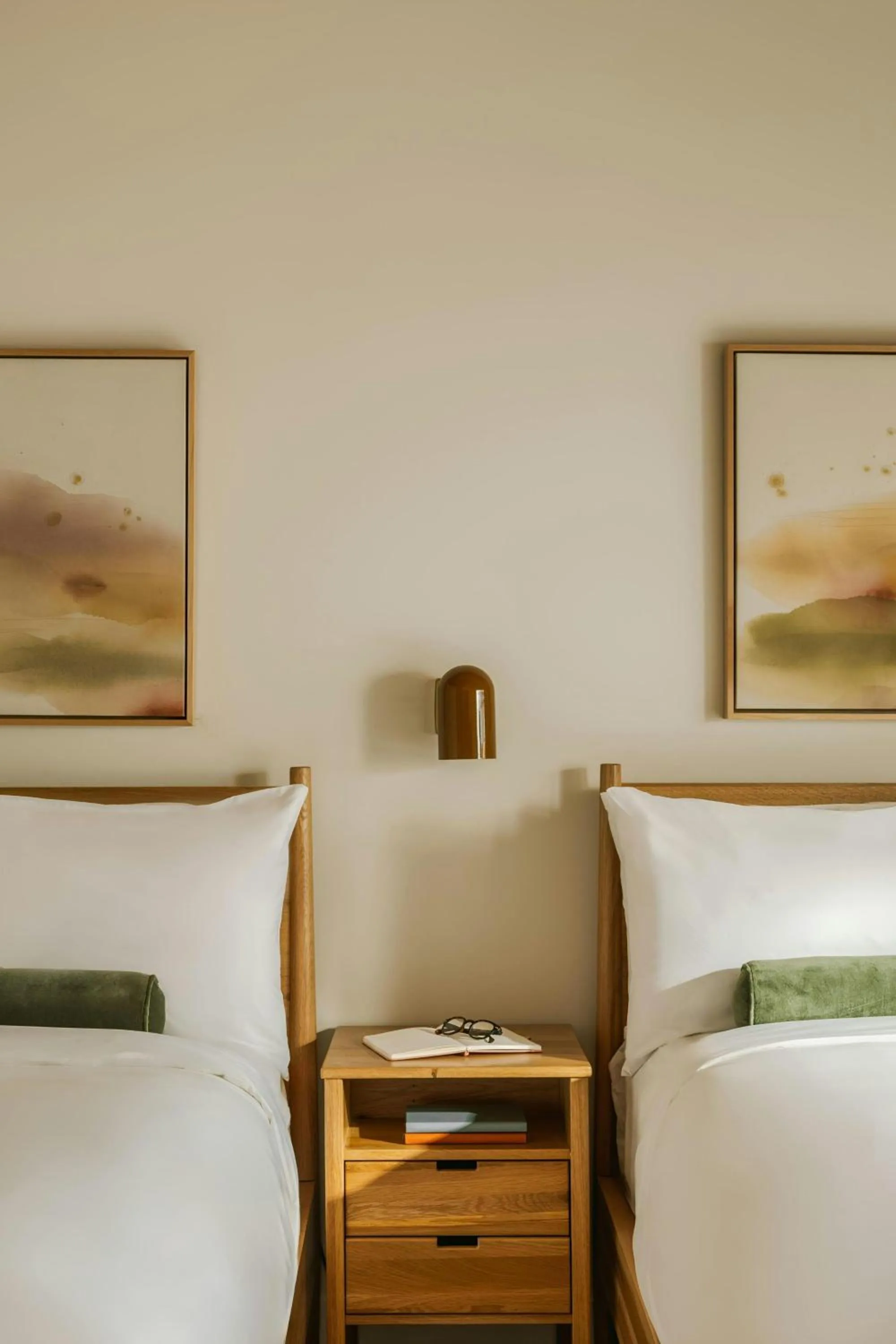 Bedroom, Bed in Woods Cove Hotel Laguna Beach, Sonder by Marriott Bonvoy