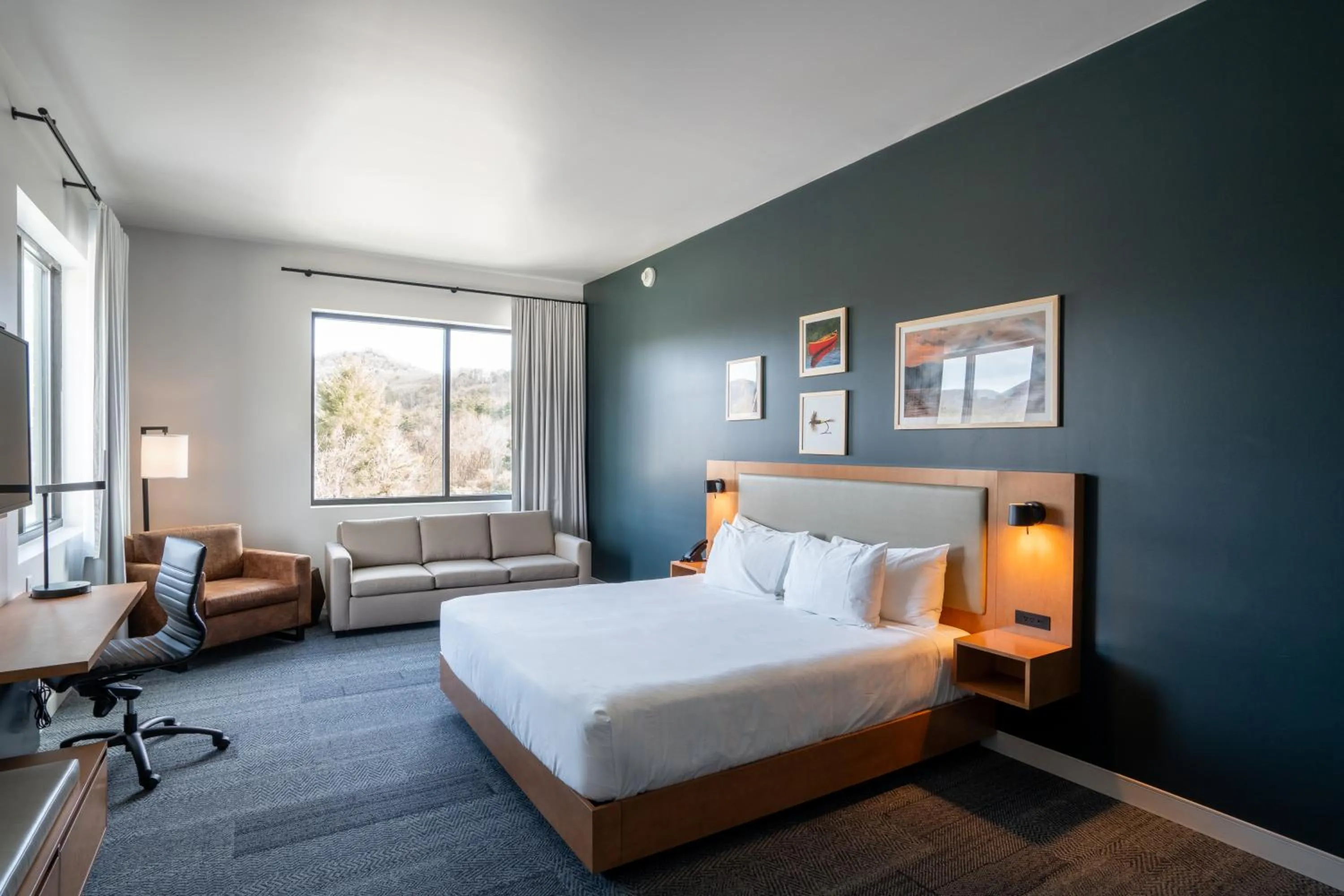 Bed in Bridge Creek Inn