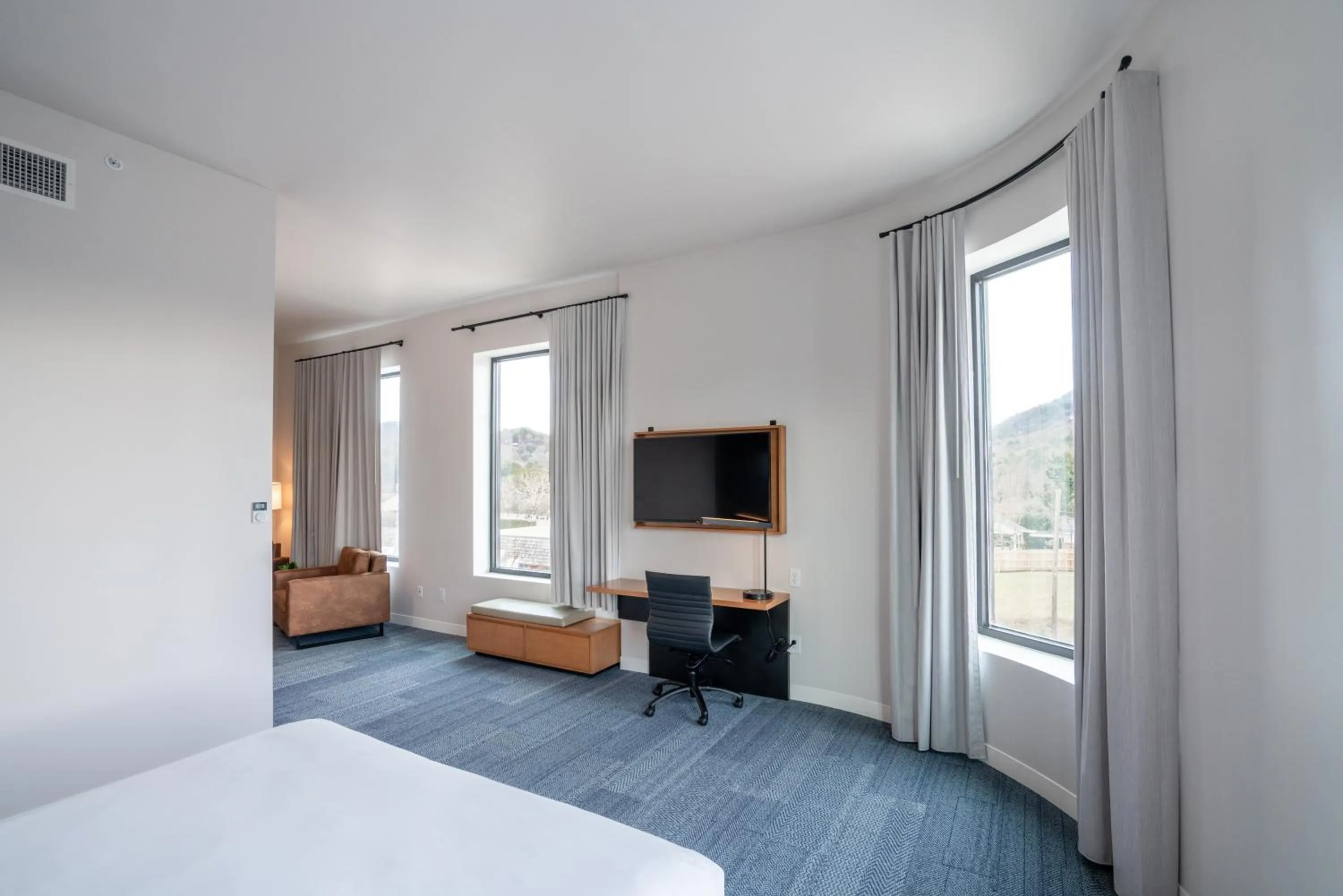 Bed in Bridge Creek Inn