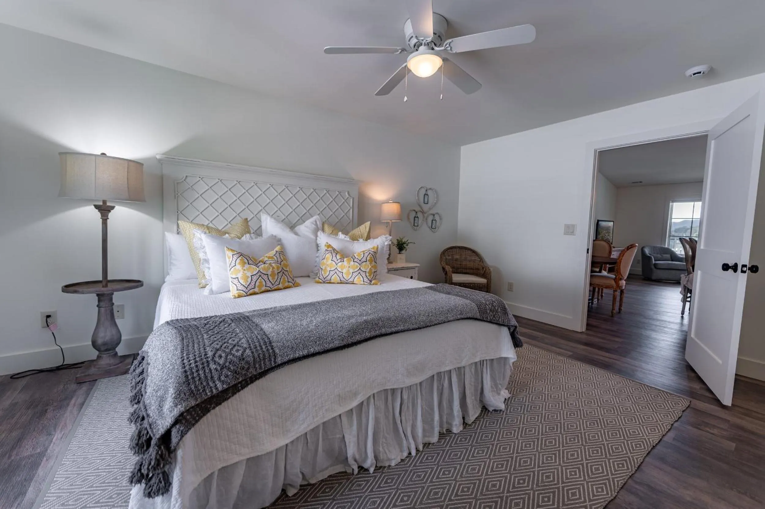 Bed in Bridge Creek Inn