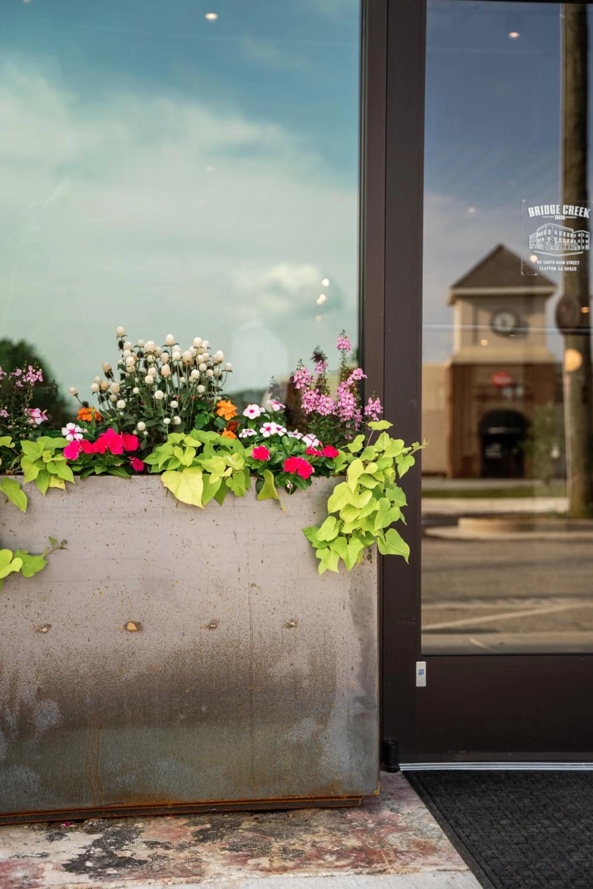 Property building in Bridge Creek Inn