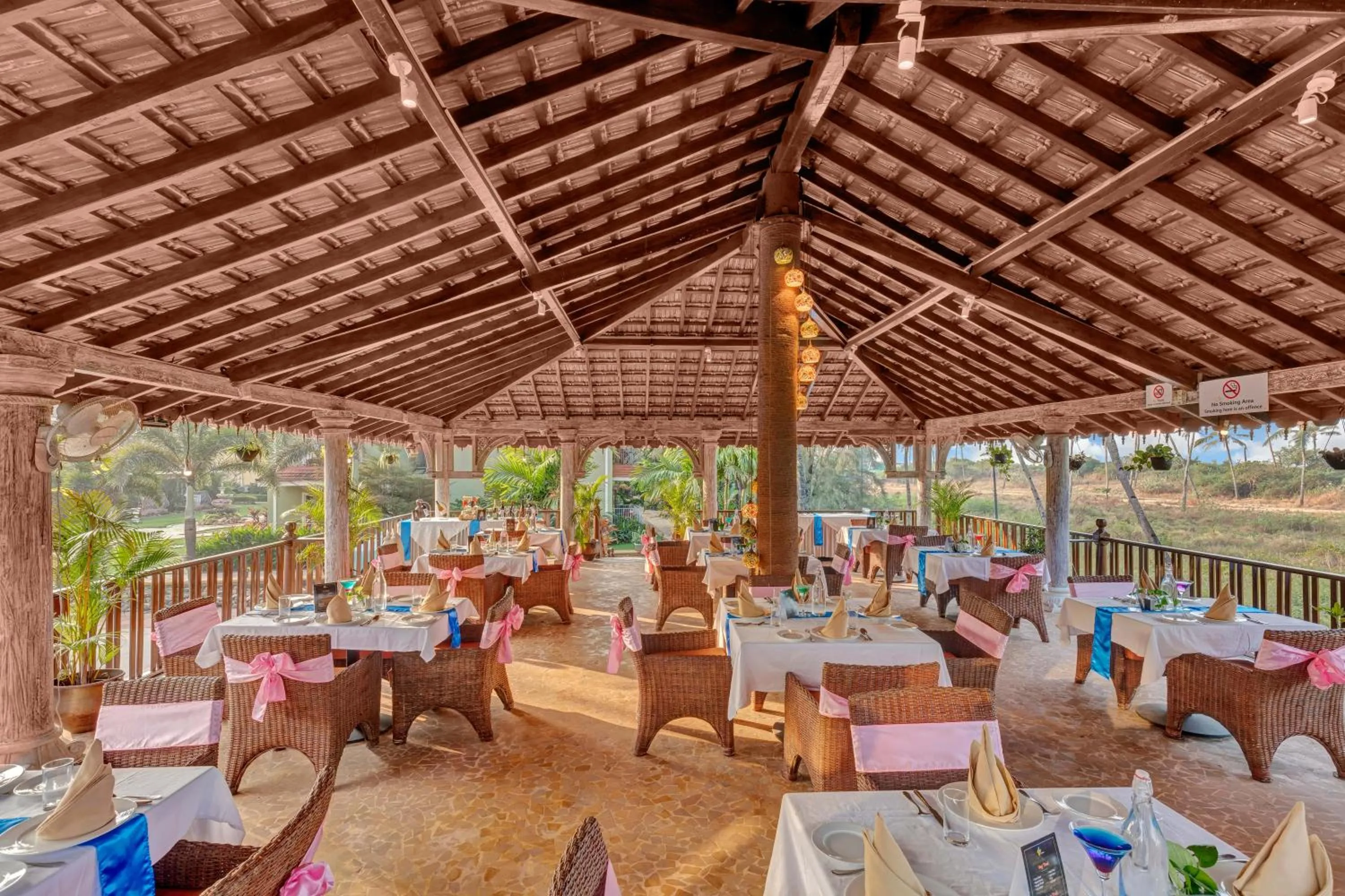 Restaurant/places to eat in Club Mahindra Acacia Palms
