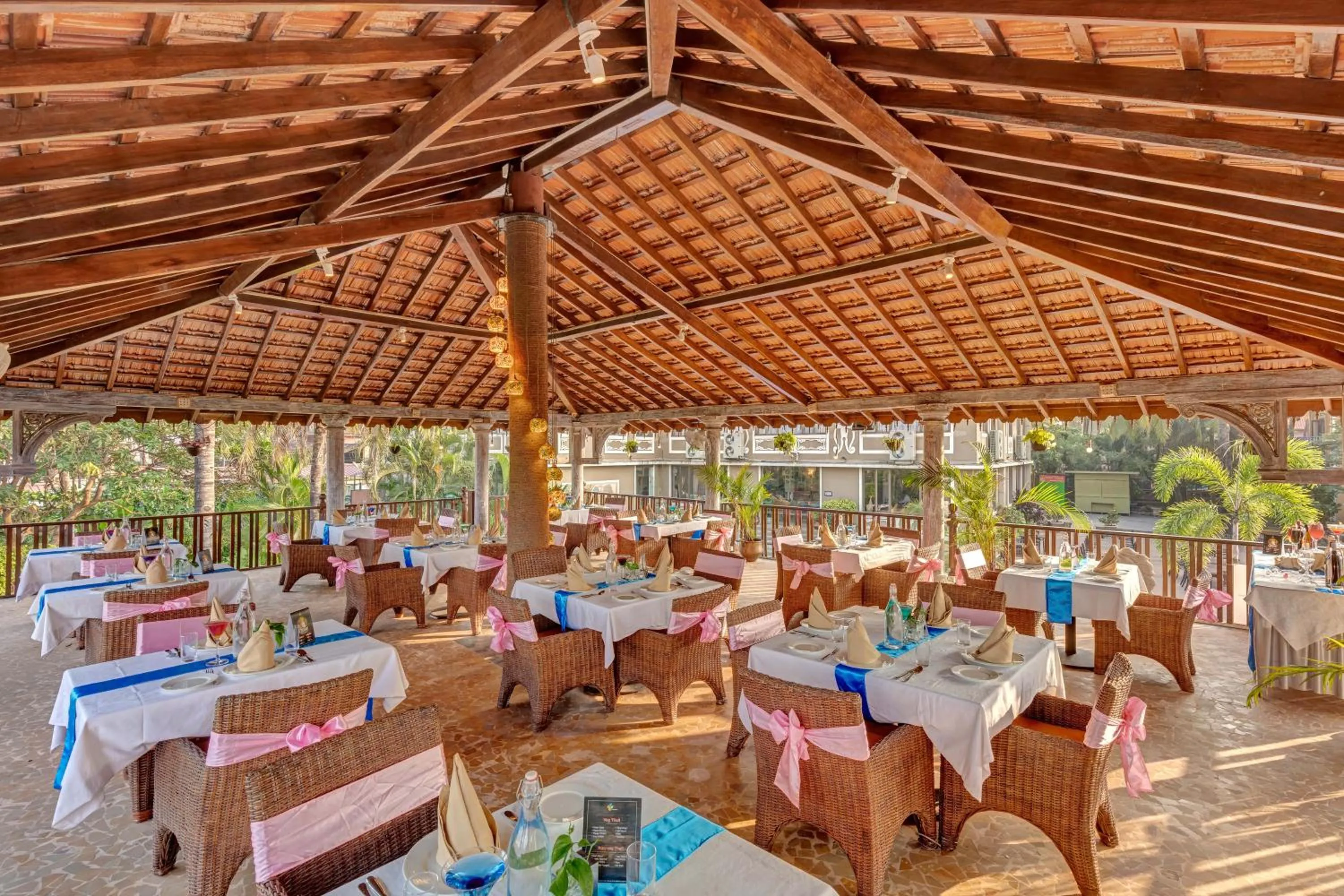 Restaurant/places to eat in Club Mahindra Acacia Palms
