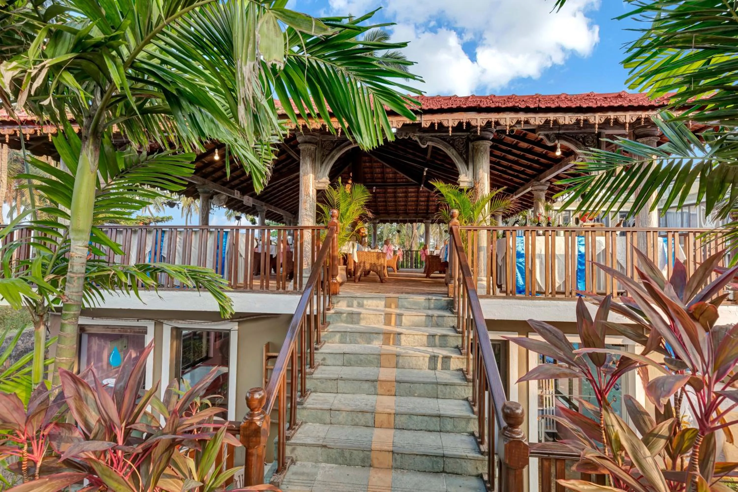 Restaurant/places to eat in Club Mahindra Acacia Palms