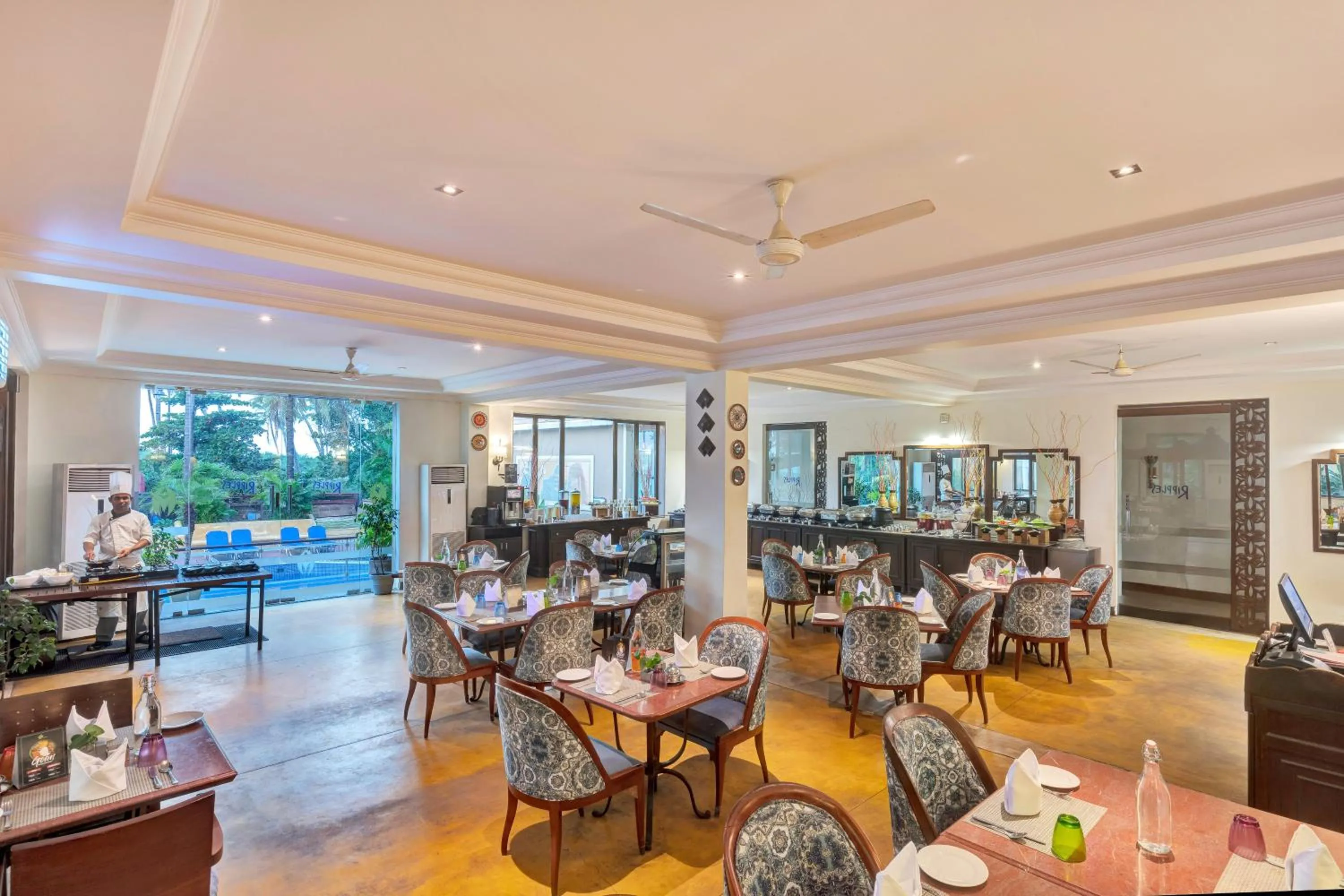 Restaurant/places to eat in Club Mahindra Acacia Palms
