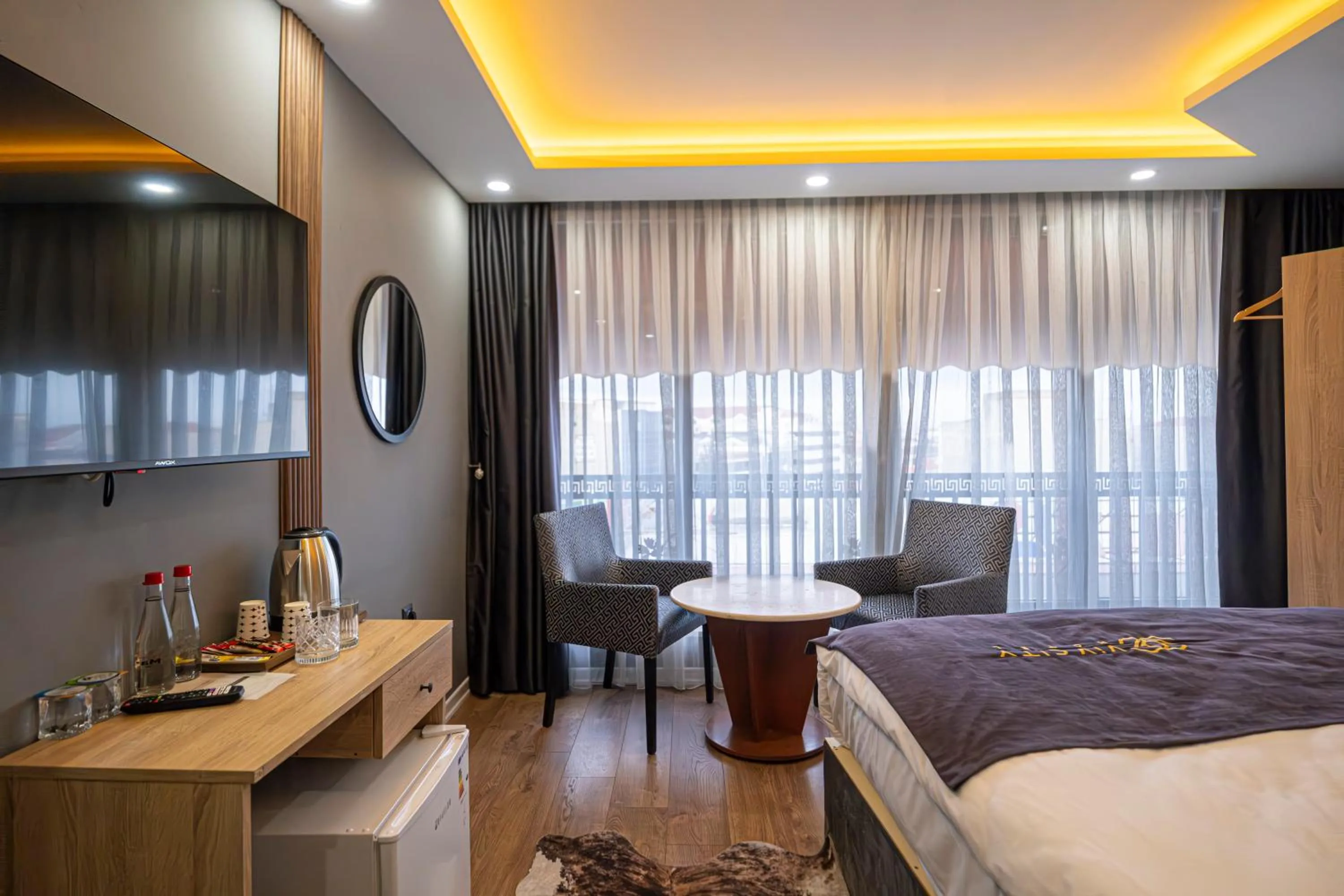 Balcony/Terrace, Bed in Viv City Hotel