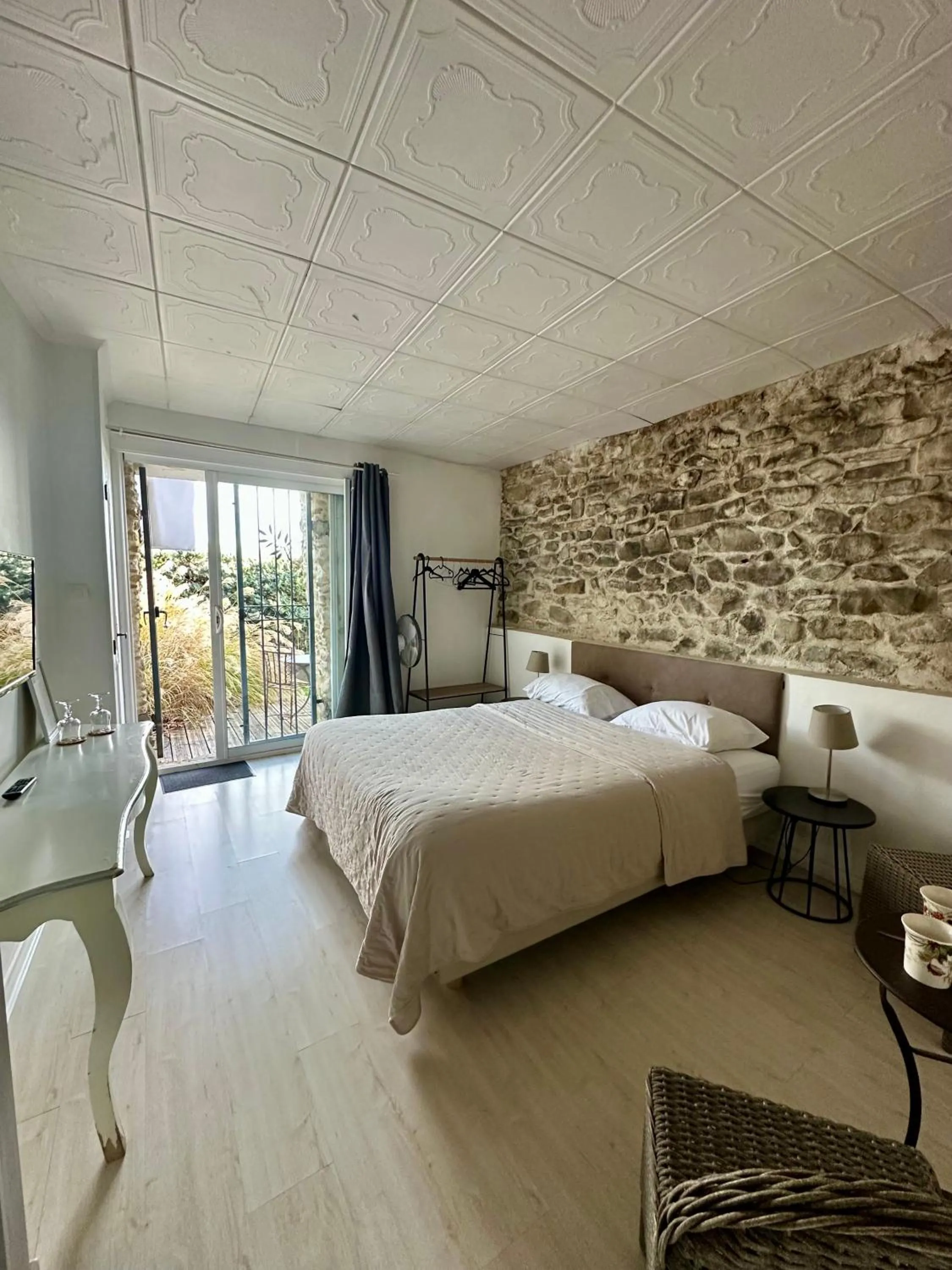 Photo of the whole room, Bed in La Bastide des Mûriers
