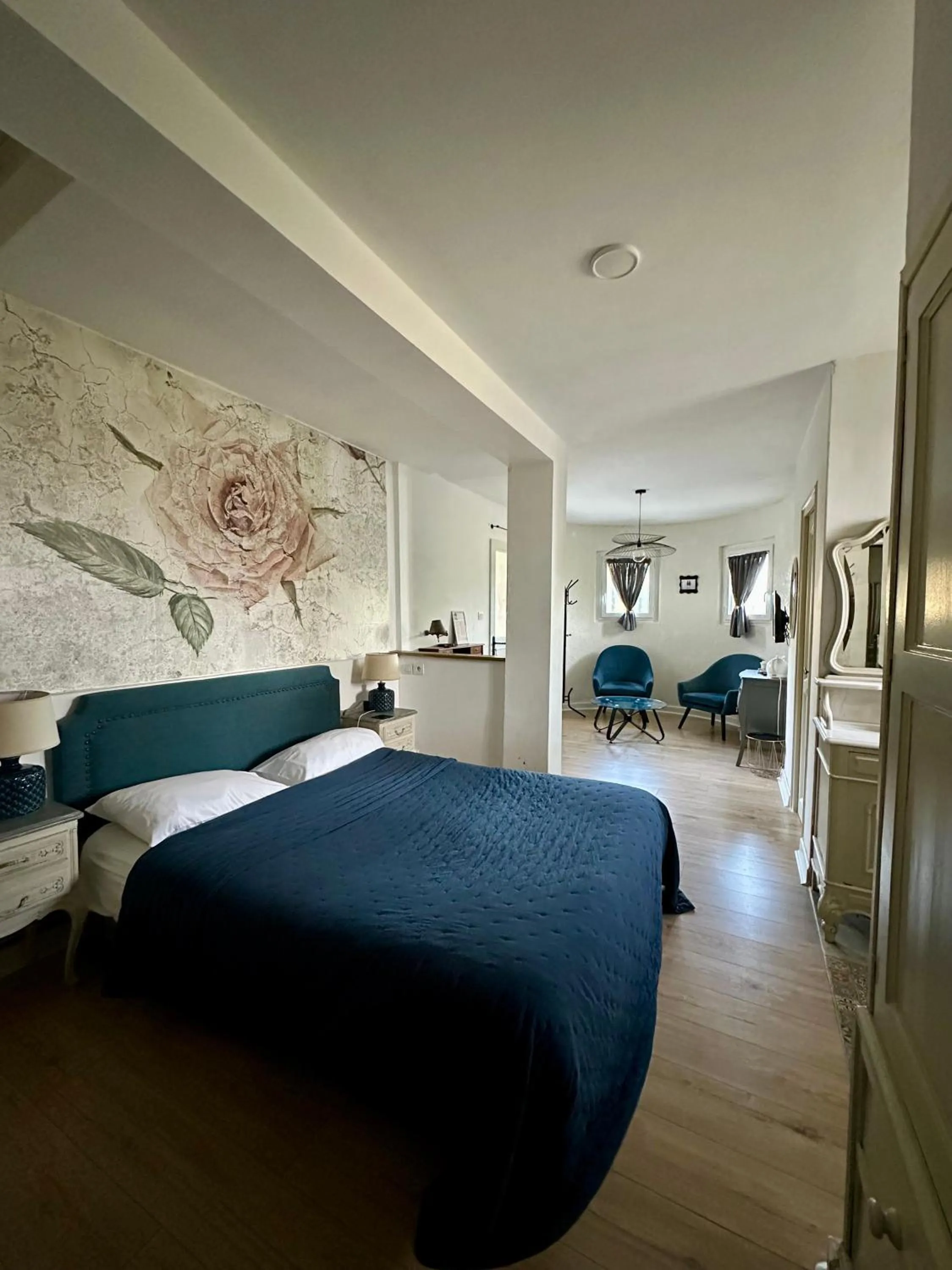 Photo of the whole room, Bed in La Bastide des Mûriers