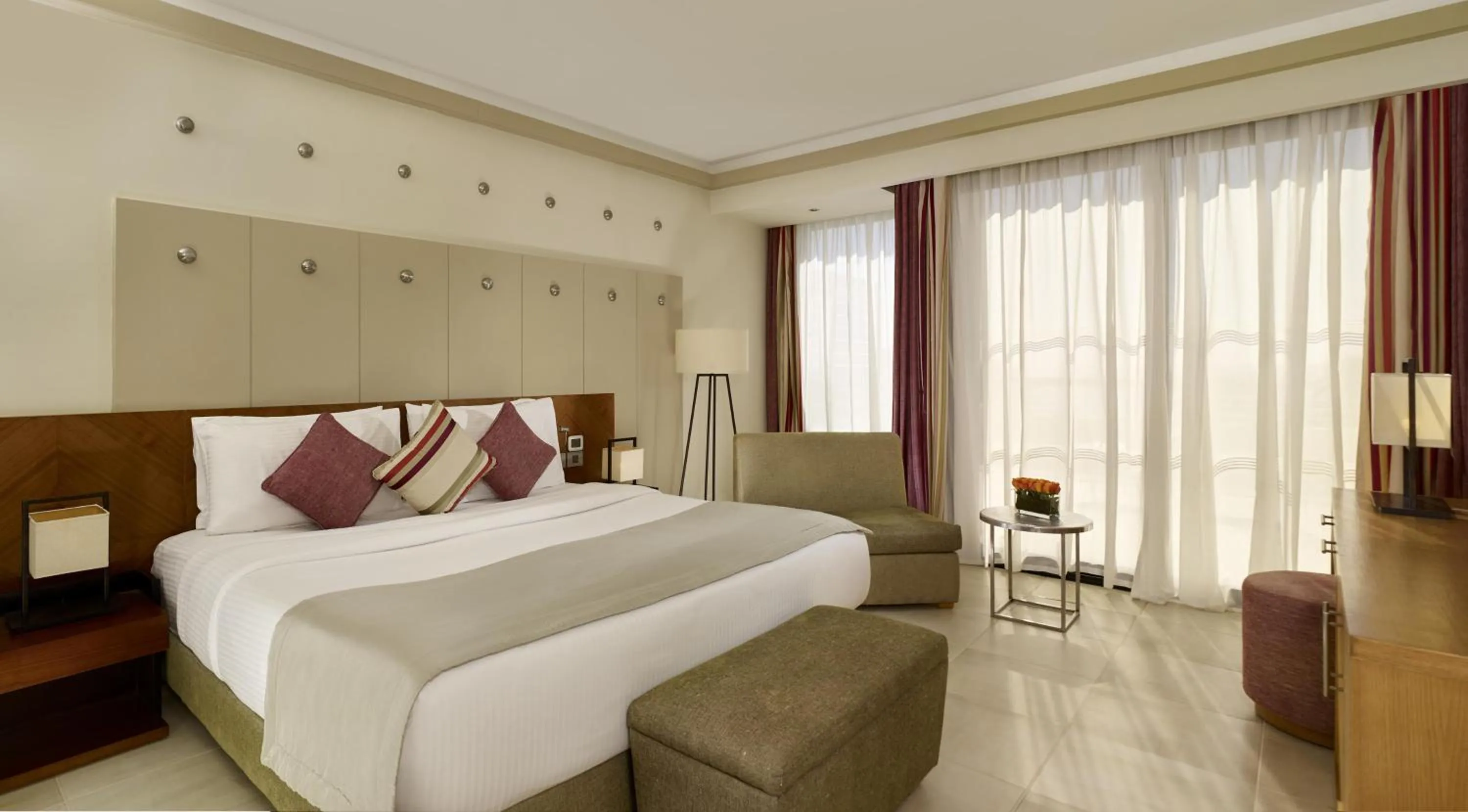 Bedroom, Bed in Coral Sea Imperial "Coral Sea Sensatori"