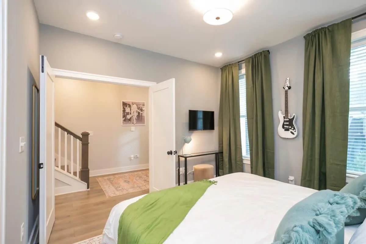 Bed in 3 King Beds in Hip East Nash Home 1 Mile to DWNTN