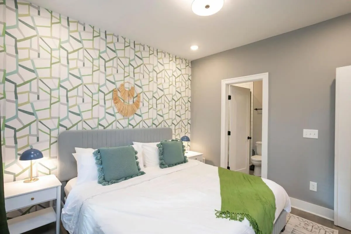 Bed in 3 King Beds in Hip East Nash Home 1 Mile to DWNTN