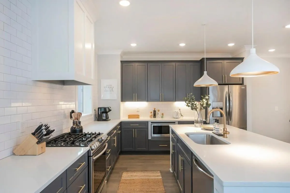 3 King Beds in Hip East Nash Home 1 Mile to DWNTN