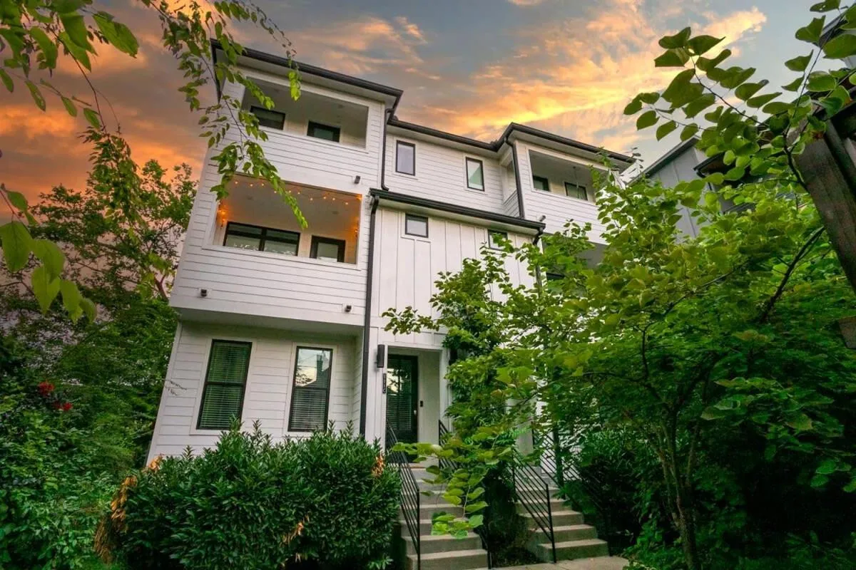 3 King Beds in Hip East Nash Home 1 Mile to DWNTN