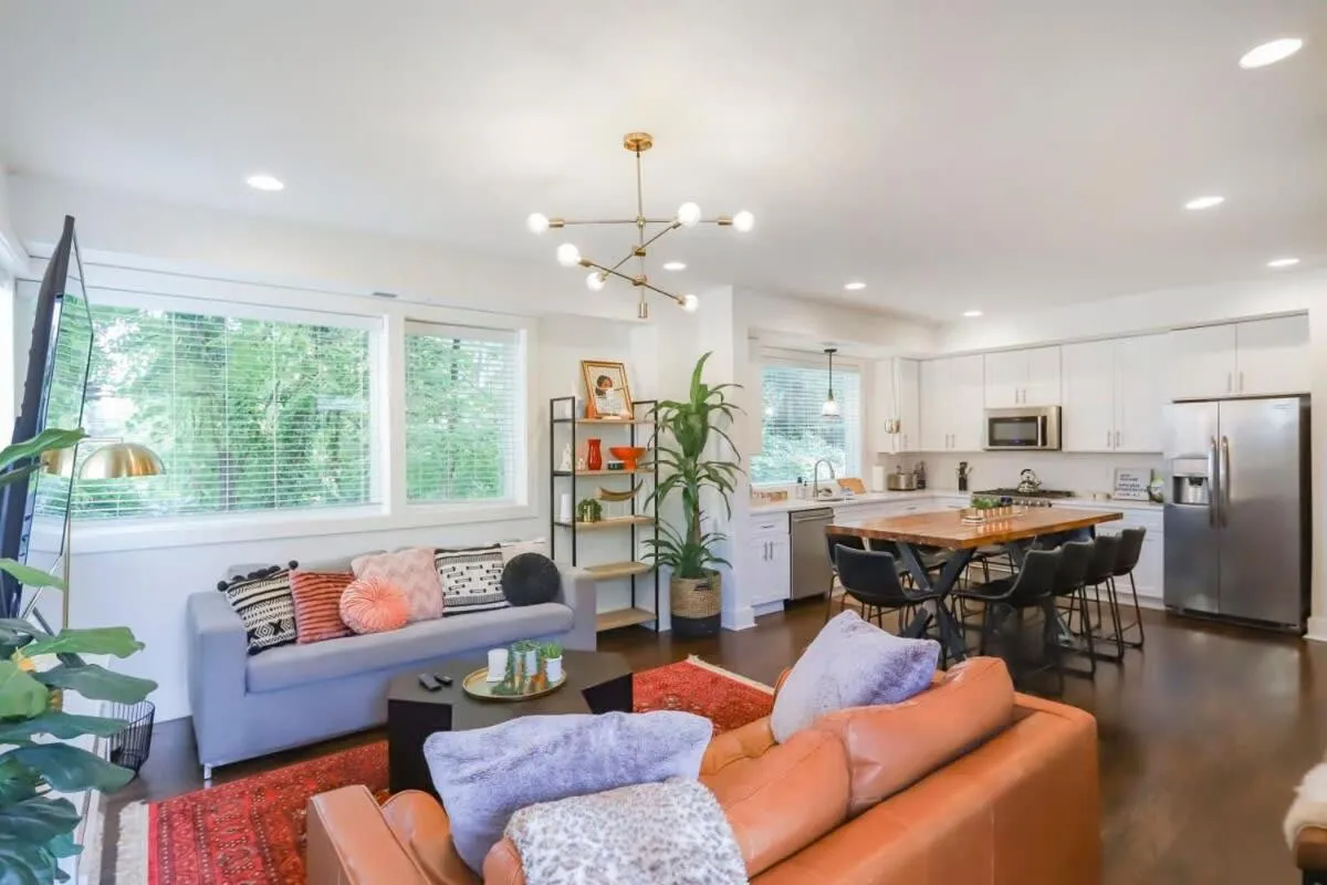 Stylish Home for 12 8th Ave South 6 Beds