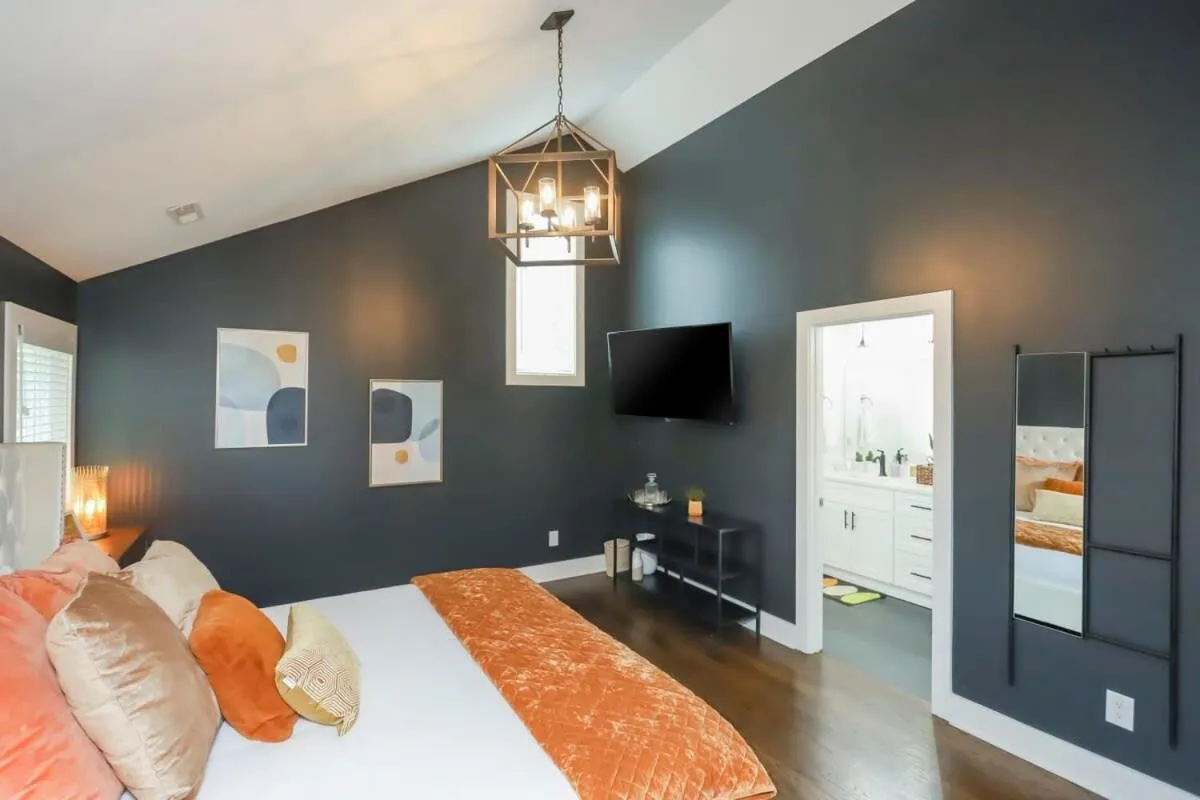 Bed in Stylish Home for 12 8th Ave South 6 Beds