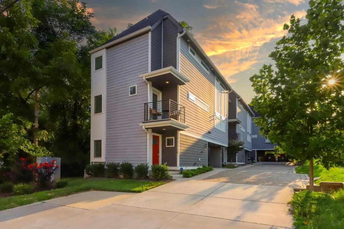 Stylish Home for 12 8th Ave South 6 Beds