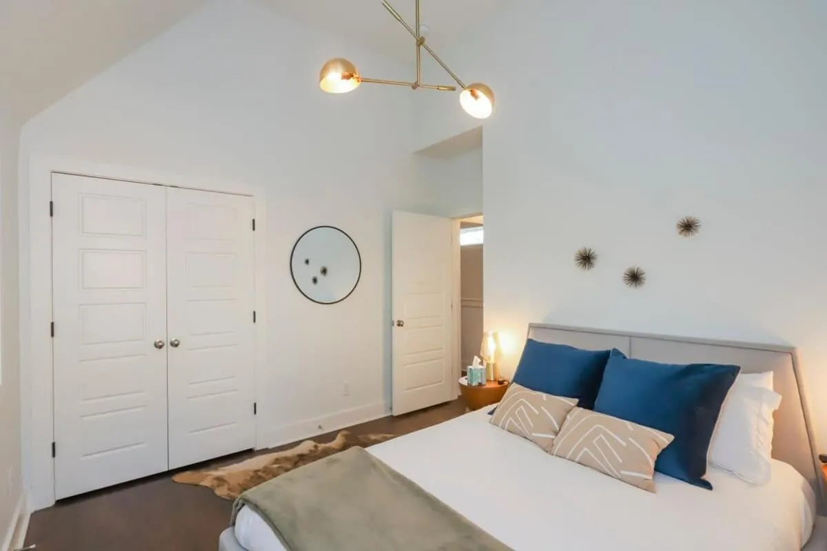 Bed in Stylish Home for 12 8th Ave South 6 Beds