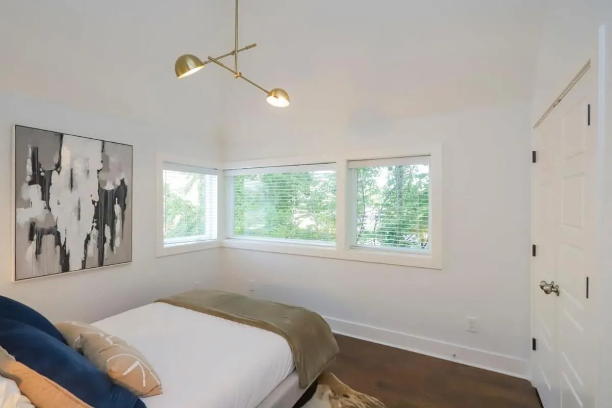 Bed in Stylish Home for 12 8th Ave South 6 Beds