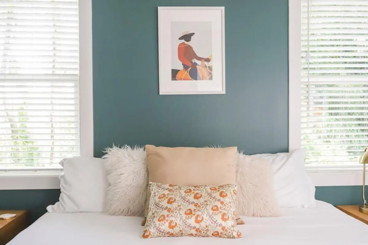 Bed in Stylish Home for 12 8th Ave South 6 Beds