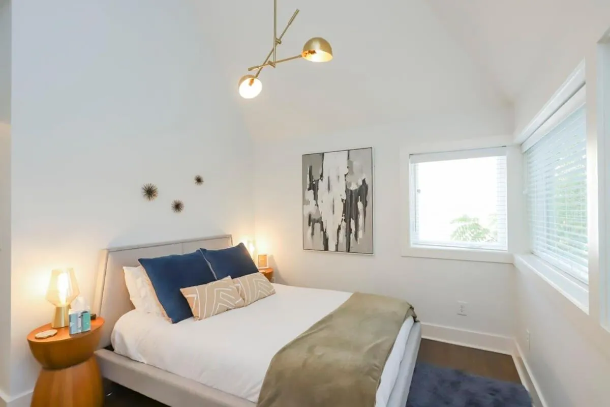 Bed in Stylish Home for 12 8th Ave South 6 Beds