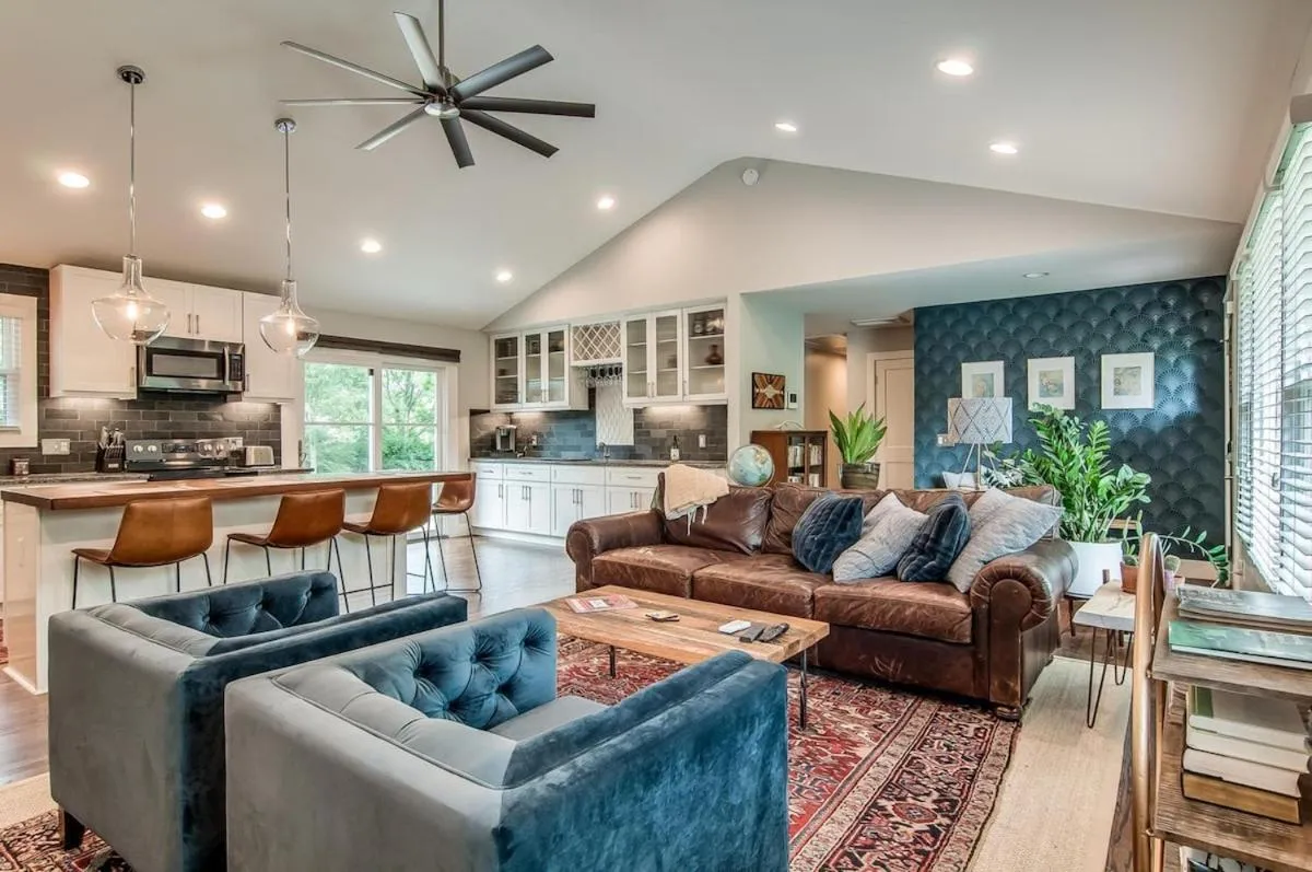 Spacious Modern Ranch 5 Miles to Downtown