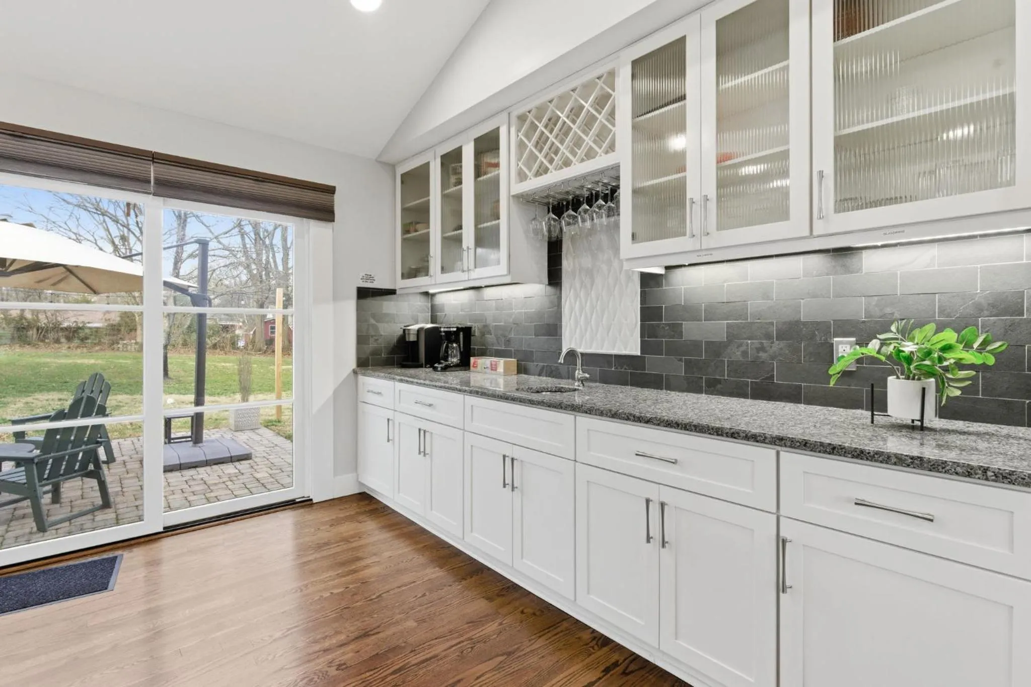 Spacious Modern Ranch 5 Miles to Downtown