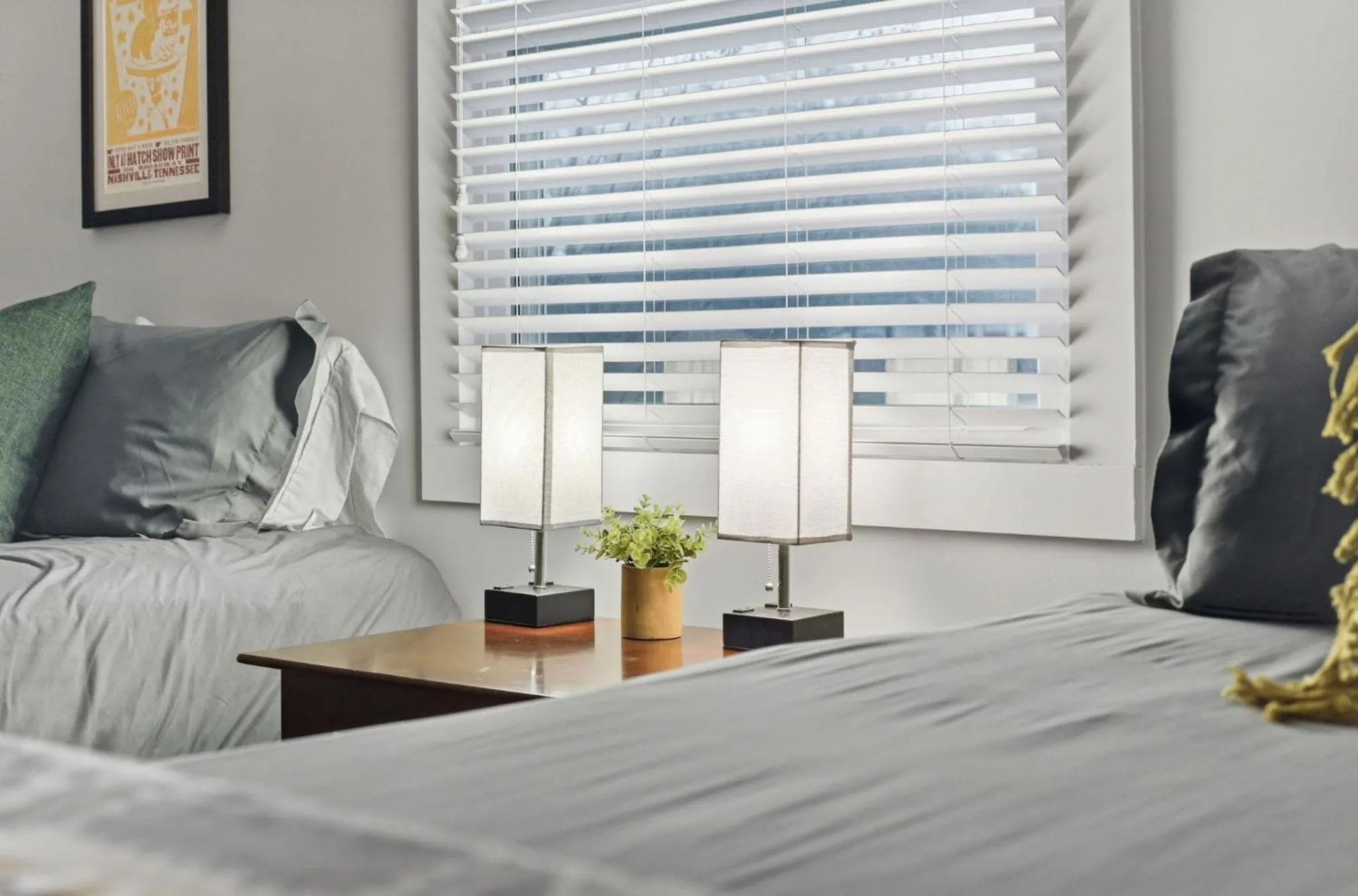 Bed in Spacious Modern Ranch 5 Miles to Downtown