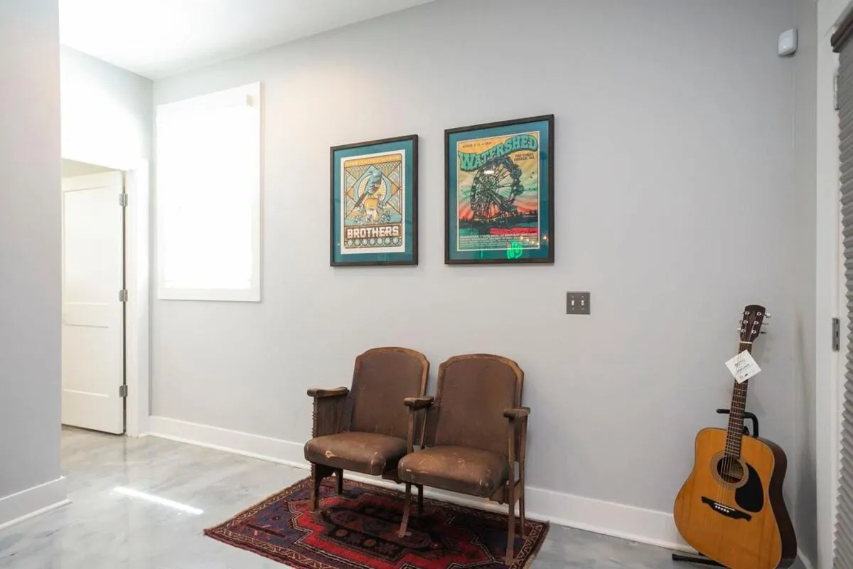 Spacious Modern Ranch 5 Miles to Downtown