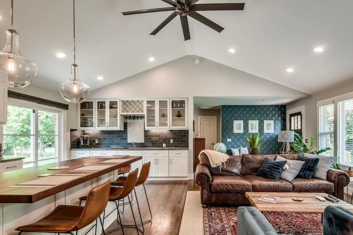 Spacious Modern Ranch 5 Miles to Downtown