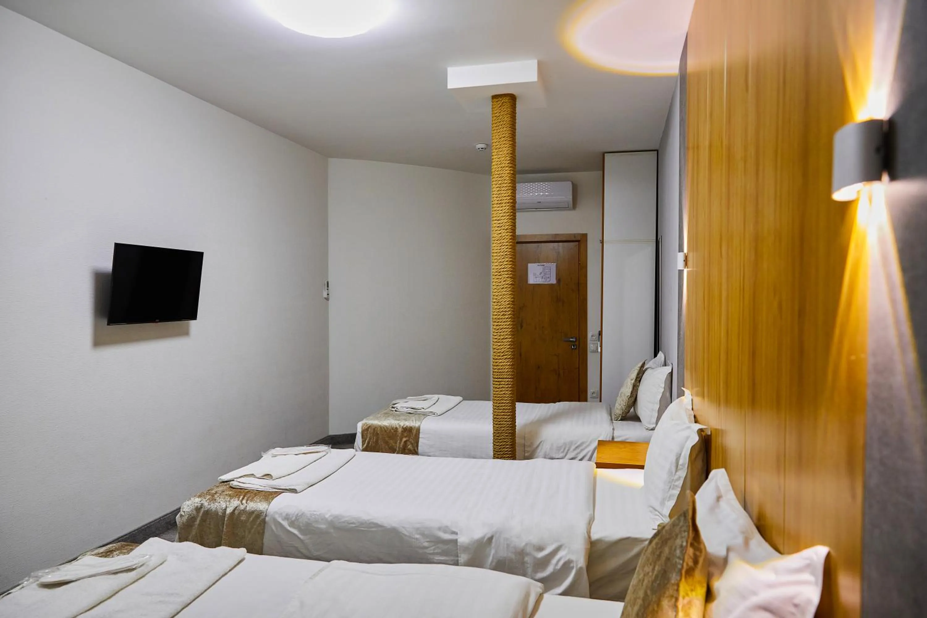 Photo of the whole room, Bed in Art Plaza Hotel