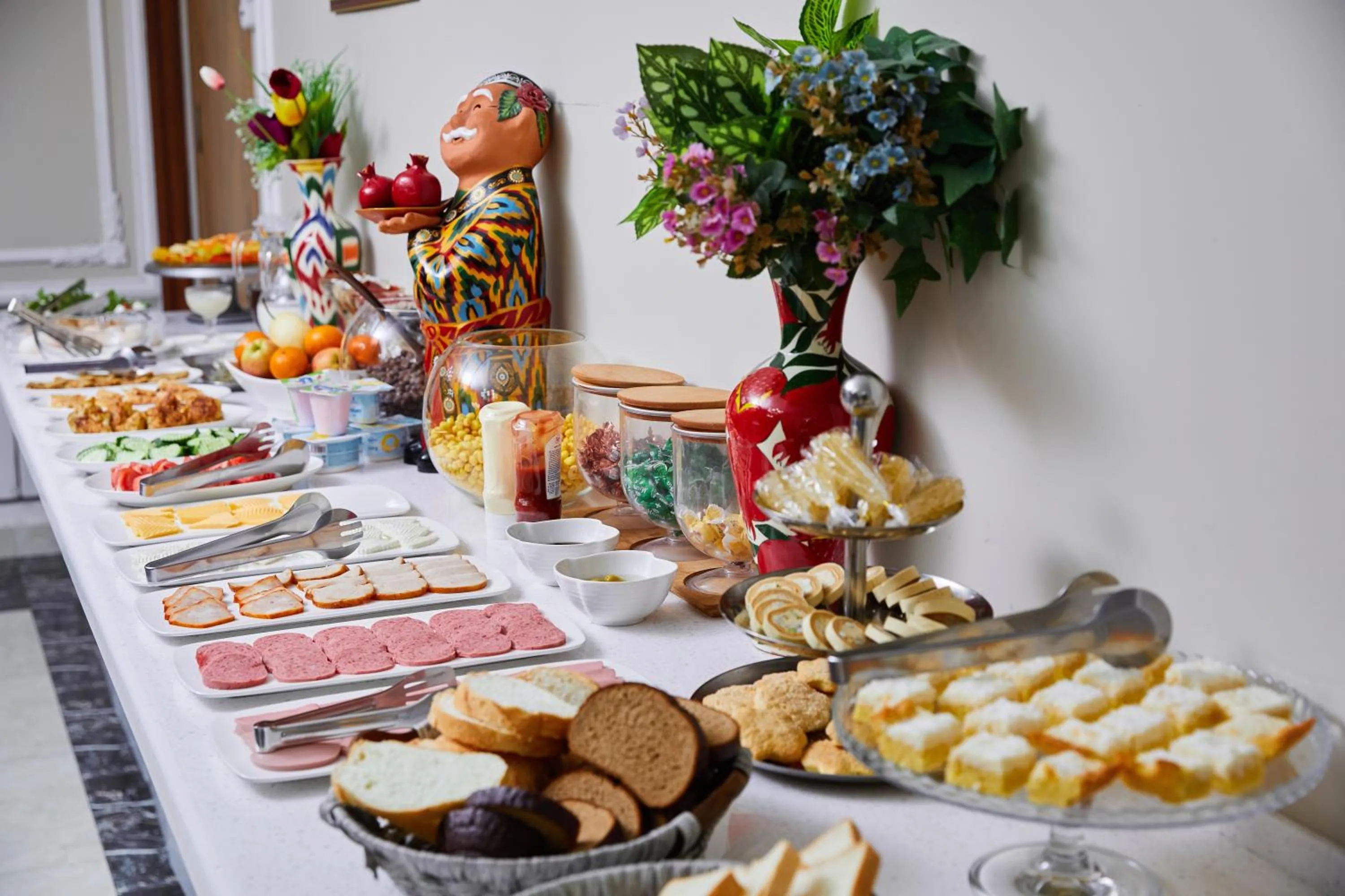 Continental breakfast in Art Plaza Hotel