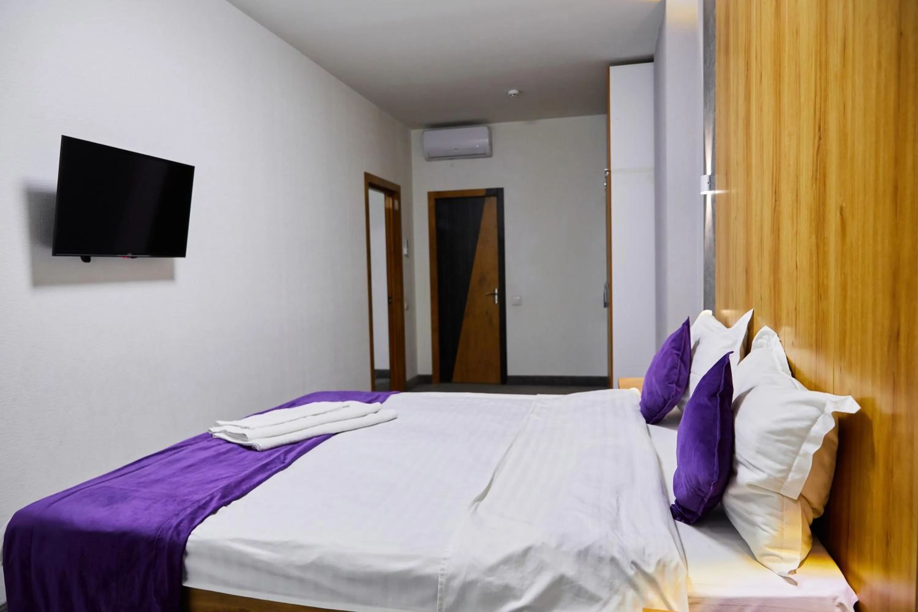 Bed in Art Plaza Hotel