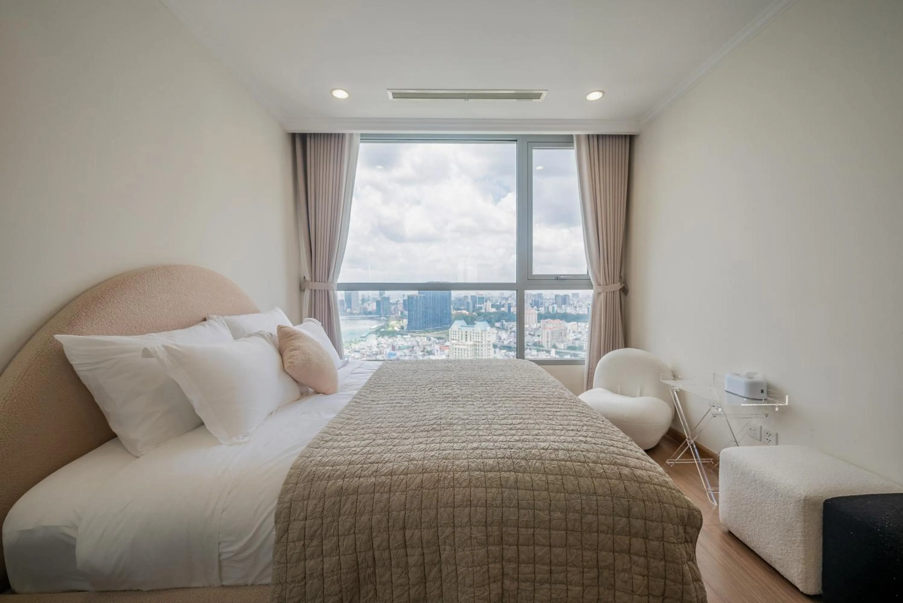 Bed in CeLaVie Serviced Apartment - The Vinhomes and Landmark
